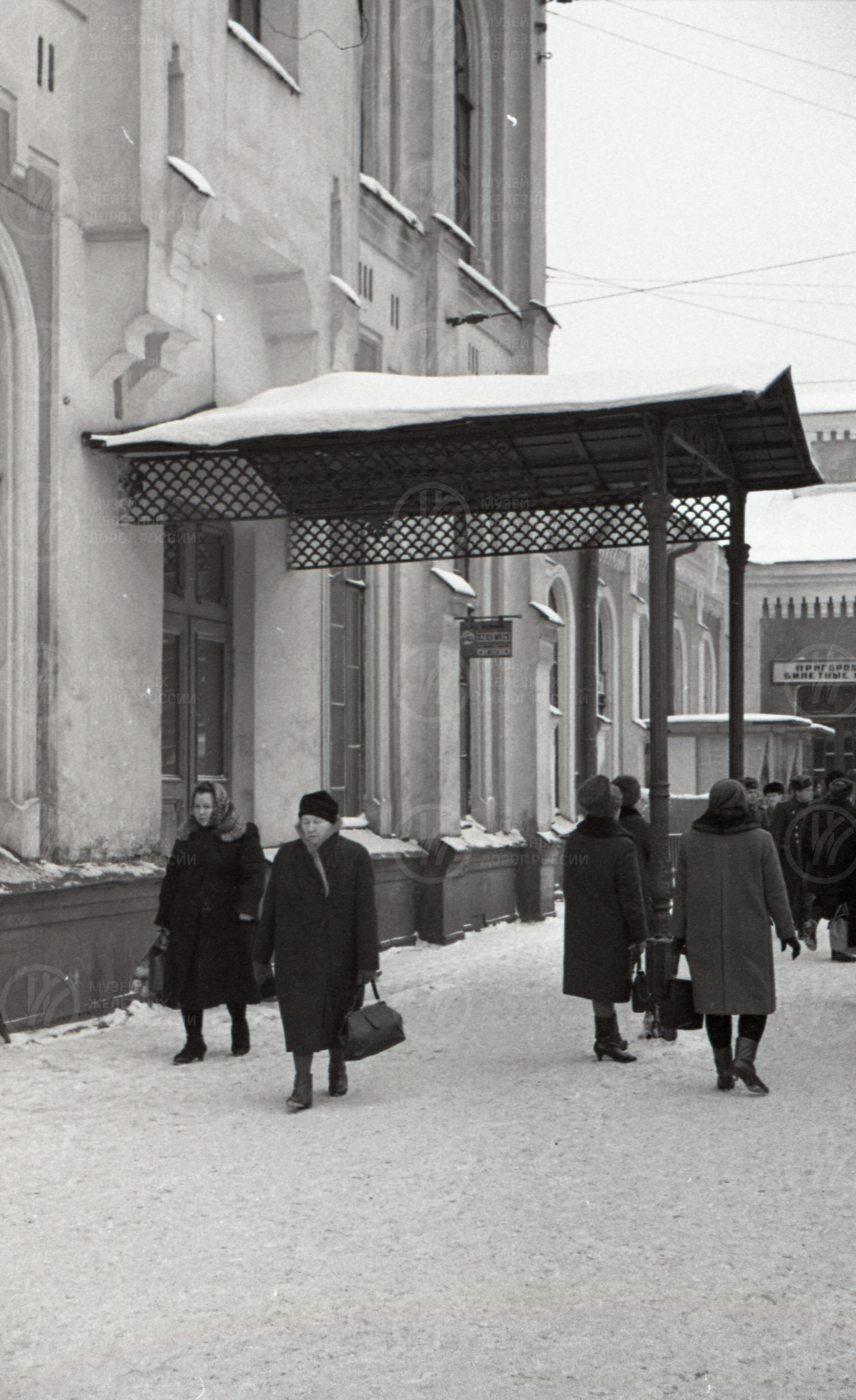 Историческое крыльцо. Финляндский вокзал, image 2
