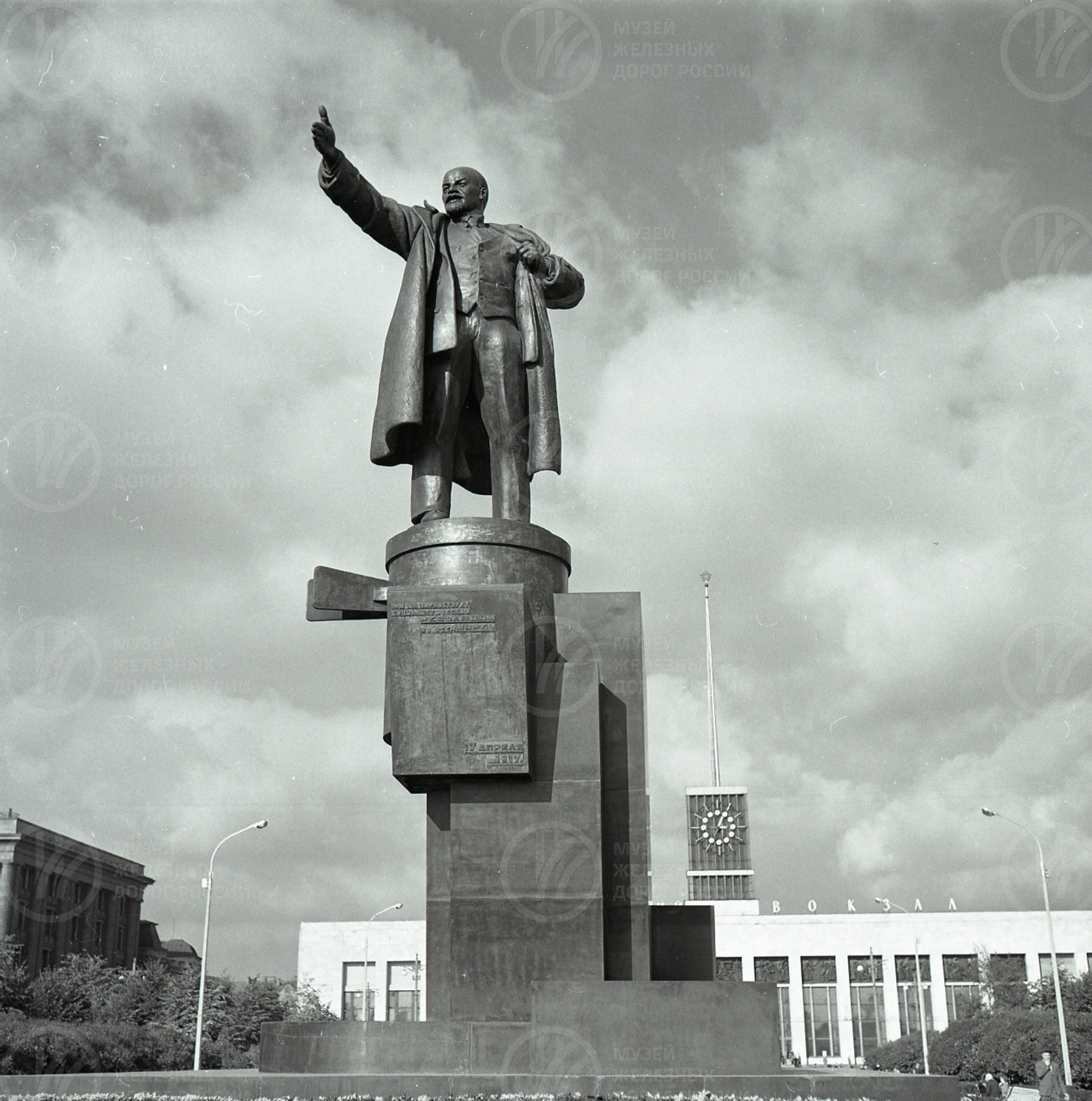 Памятник В.И. Ленину. Финляндский вокзал, изображение 1