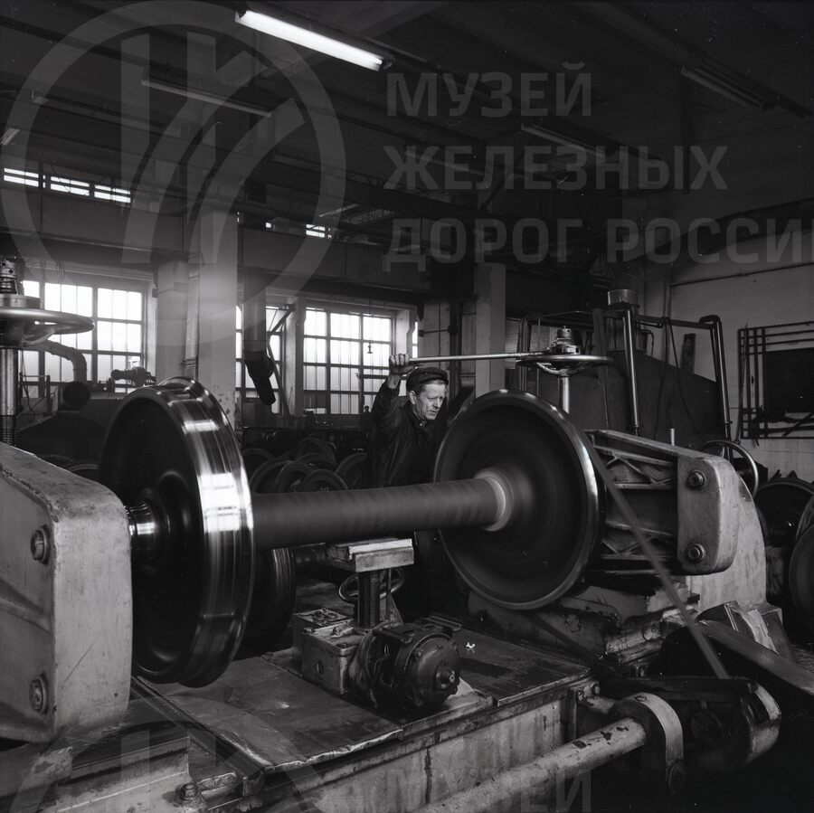 Шлифовка шеек колесных пар