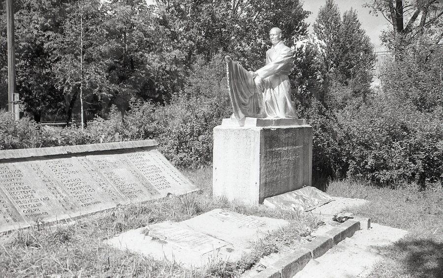 Памятник на братской могиле. Станция Кунья