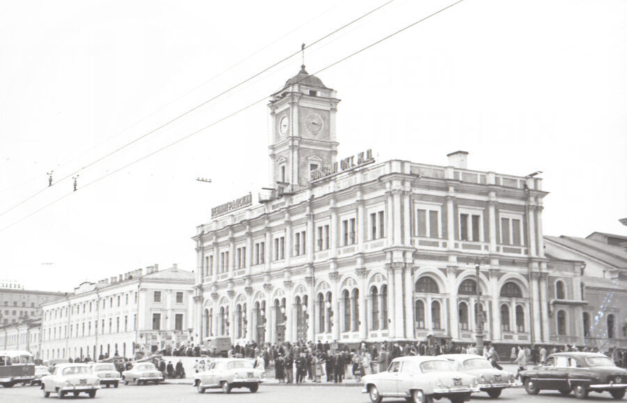 Ленинградский вокзал в Москве