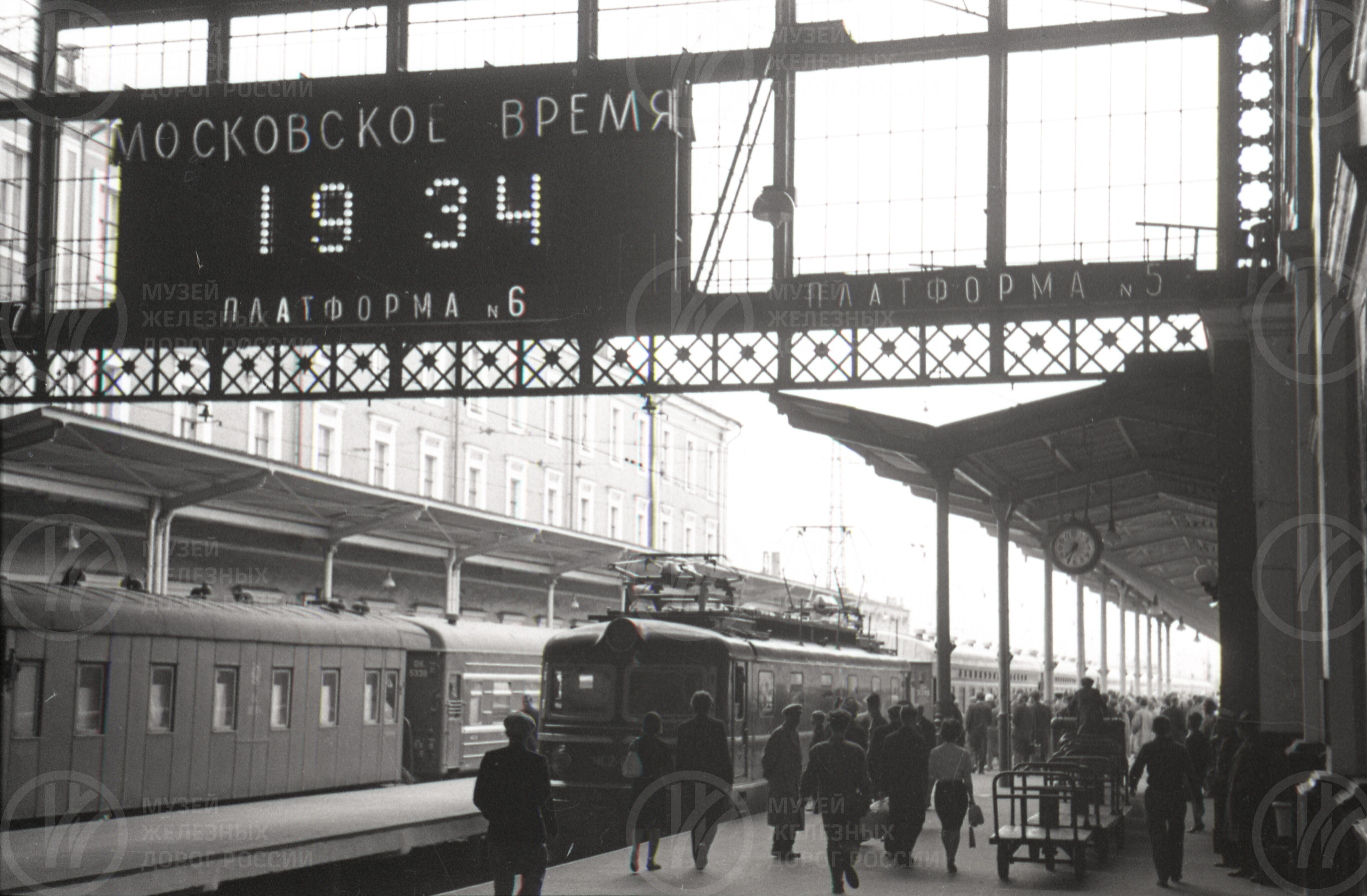 Электронные часы на Московском вокзале, изображение 1