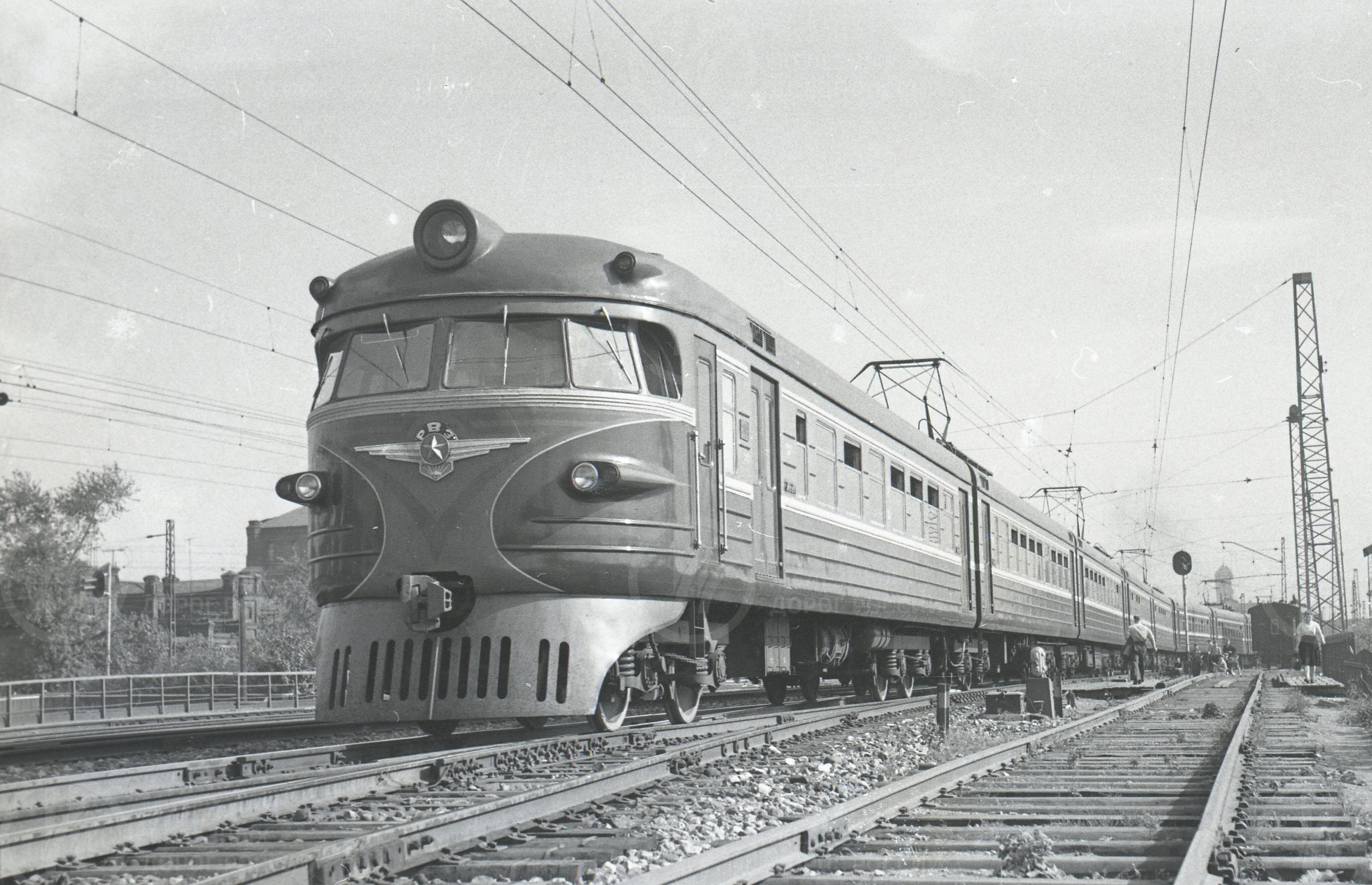 Электропоезд ЭР-1-91 перед отправлением, image 1