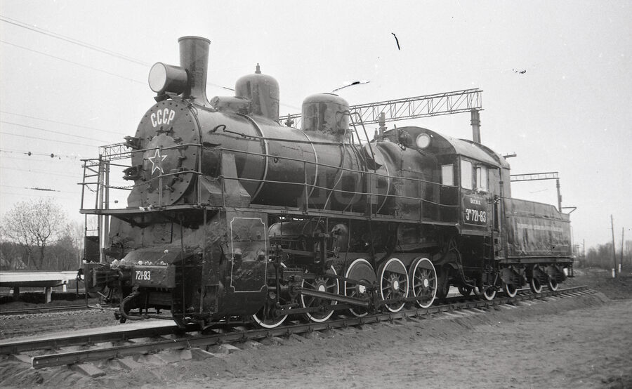 Паровоз-памятник Эм721-83