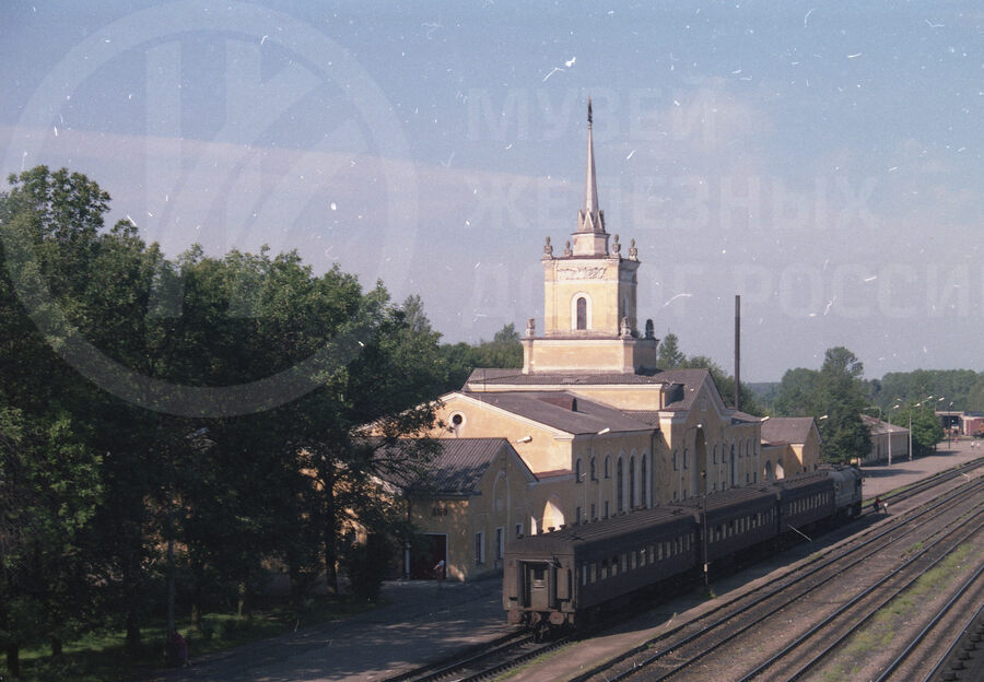 Станция Дно