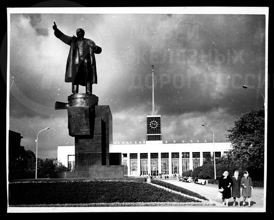 Памятник В.И. Ленину. 1970 г.