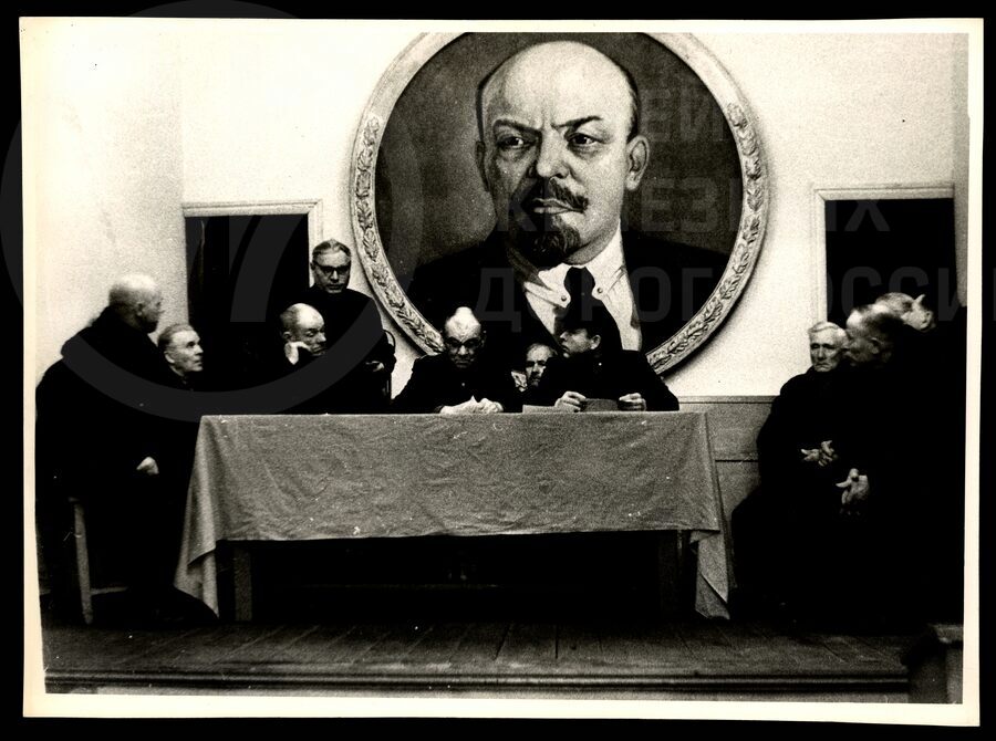 Собрание партийной ячейки в честь первого субботника. 1969 г.