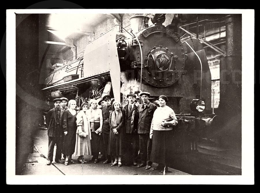 В.Д. Богданов в группе Совета железнодорожников и рабочих. 1936 г.