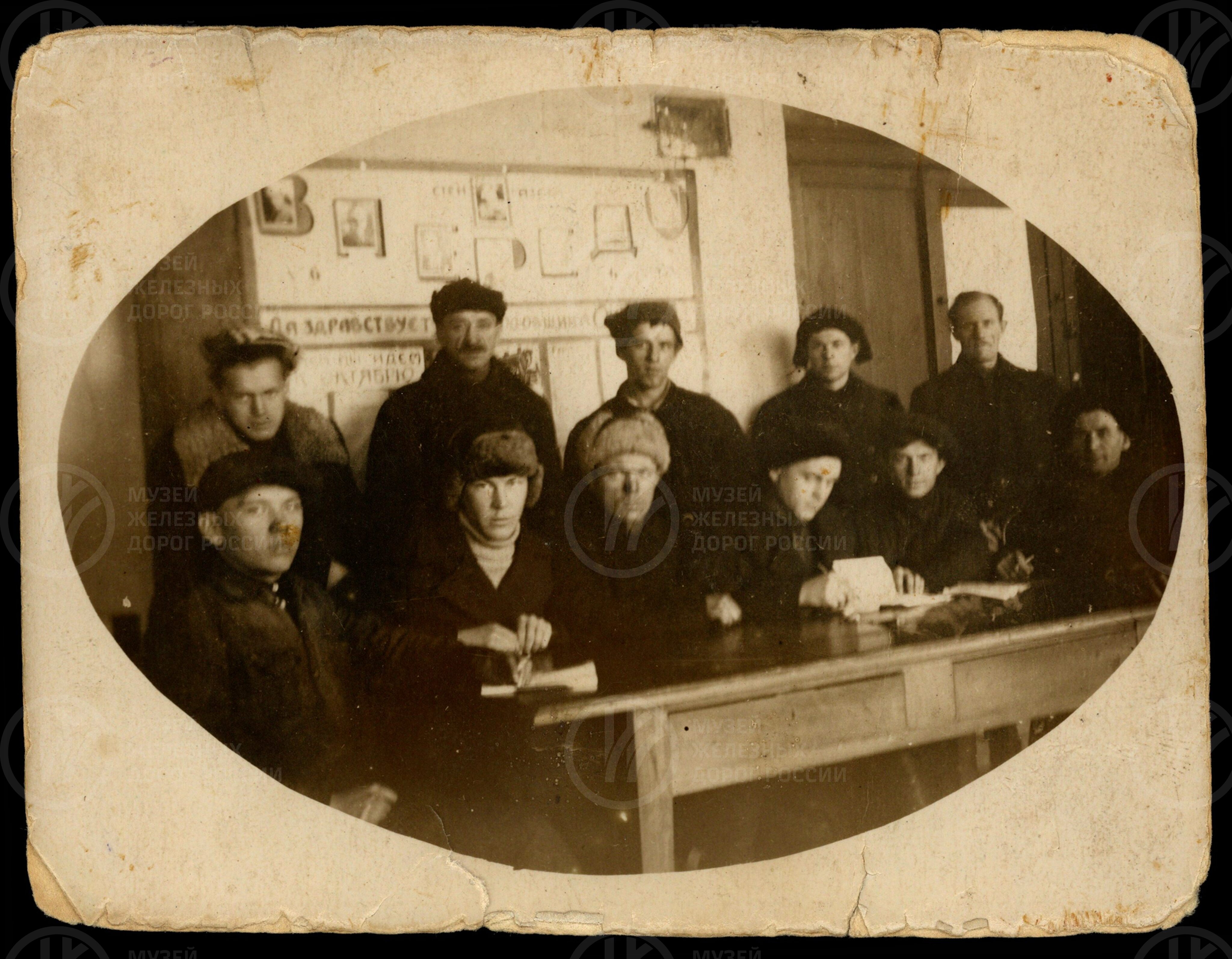 Группа членов ячейки изобретателей. 1935 г., image 1