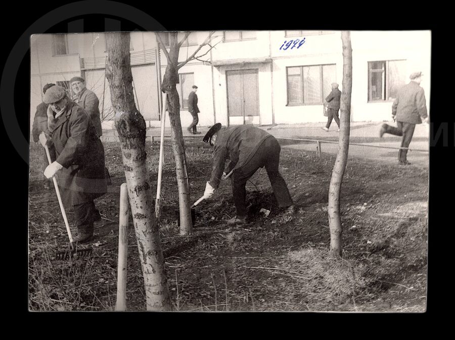 Ленинский субботник в вагонном депо. 1974 г.