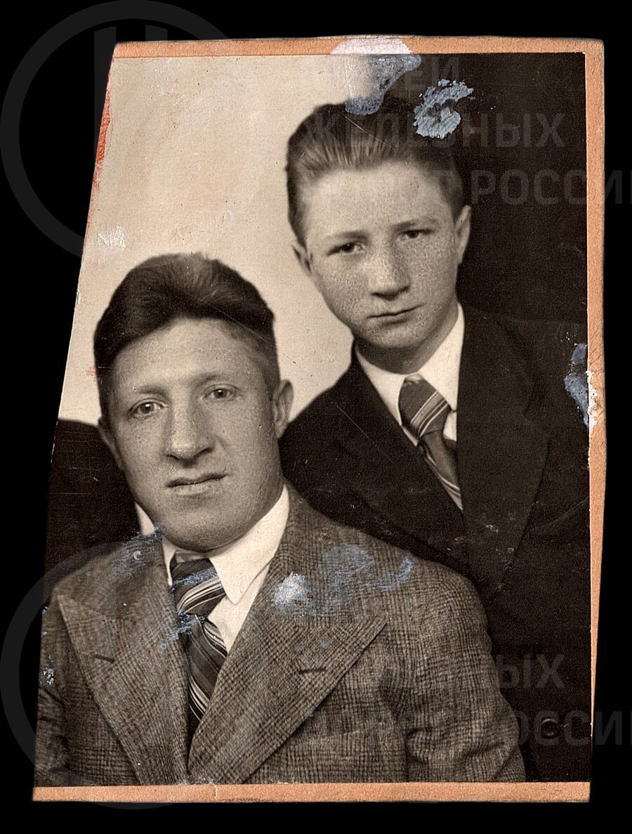 Н.К. Никифоров и его сын Иван. 1941 г.
