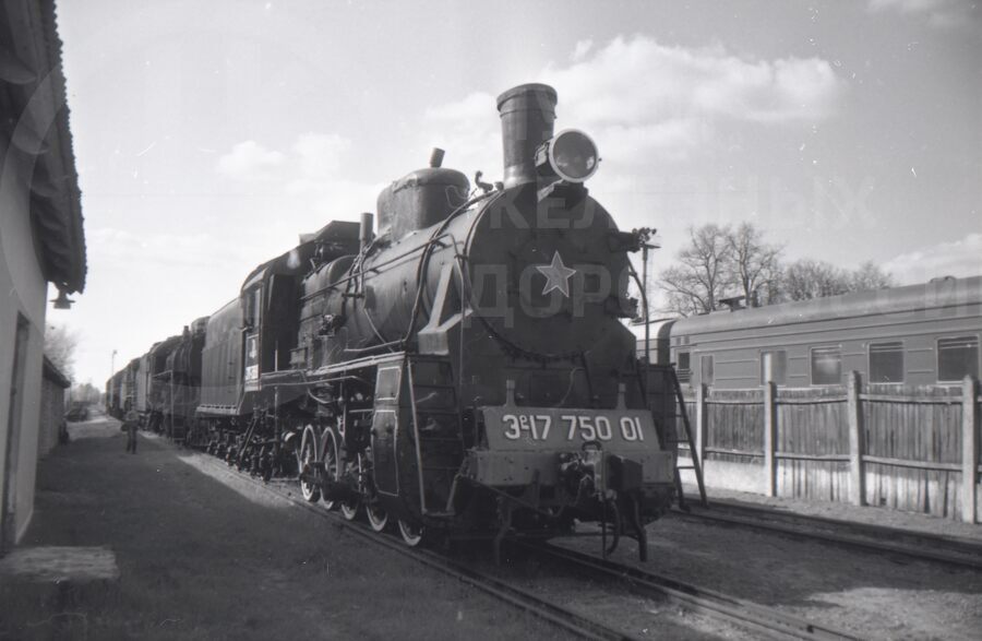 Паровоз Эр17-750-01