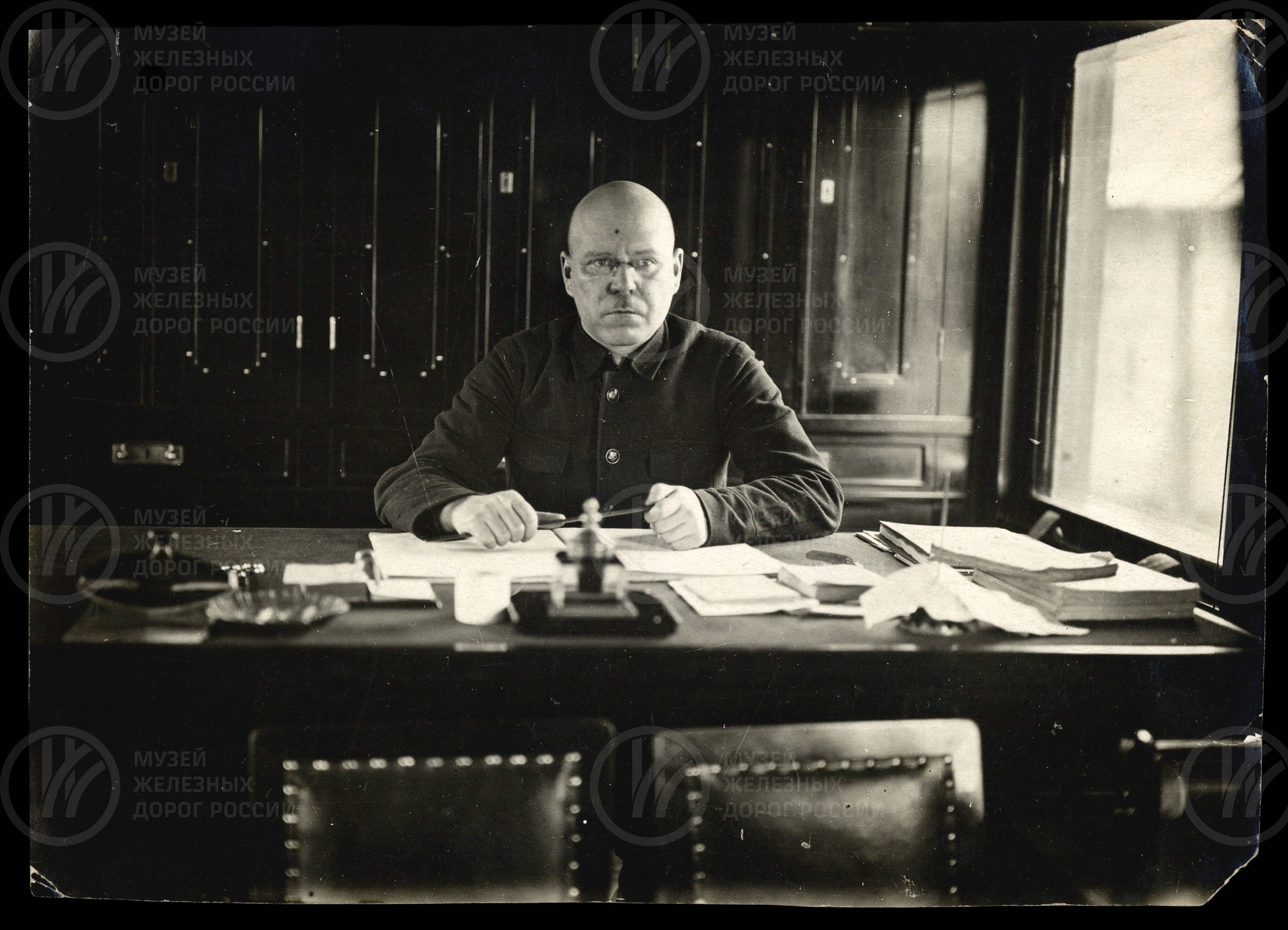 Инженер Н.И. Патлых в динамометрическом вагоне №72. 1936–1937 гг., изображение 1