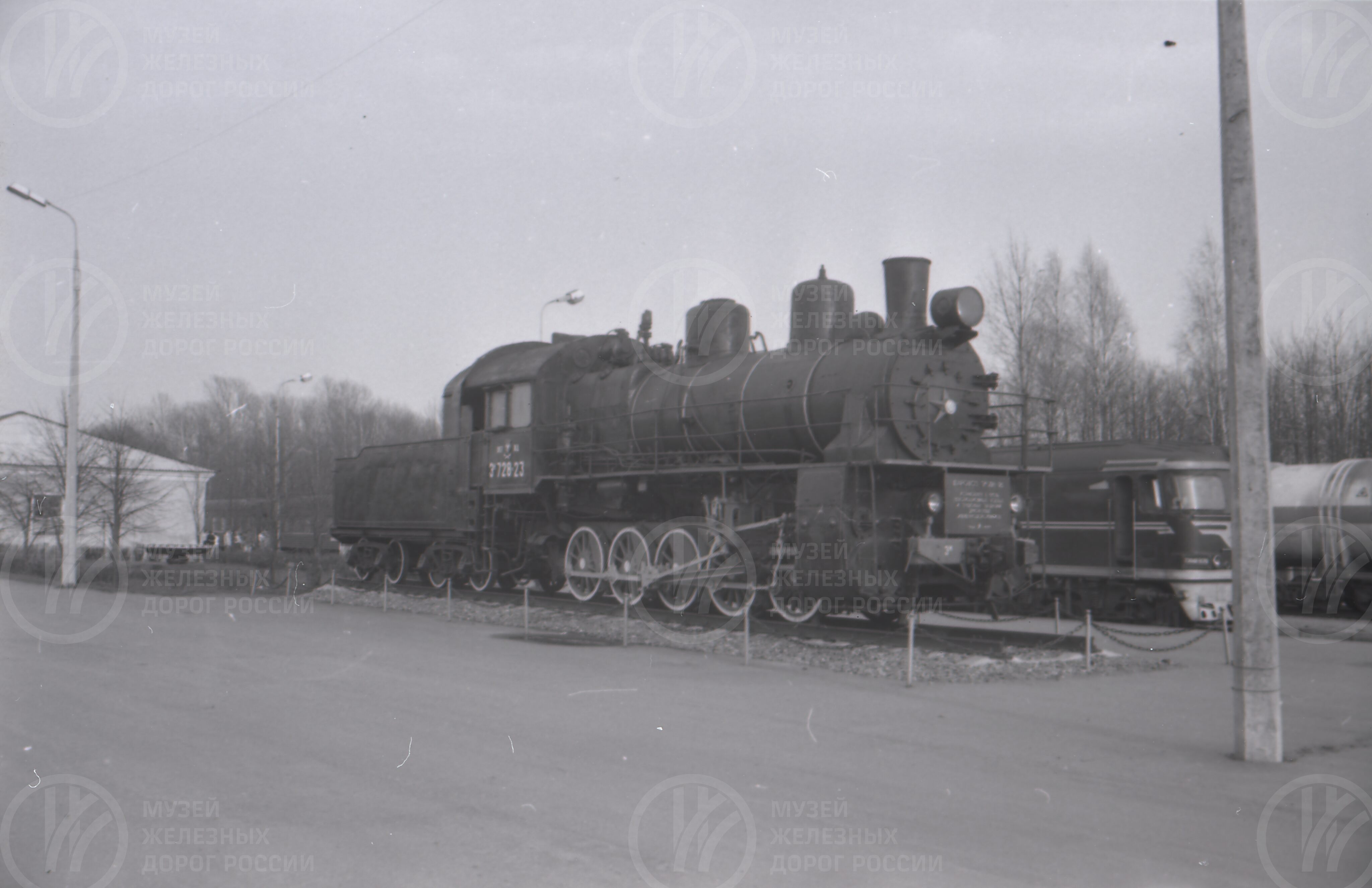 Паровоз-памятник Эм728-23, изображение 1