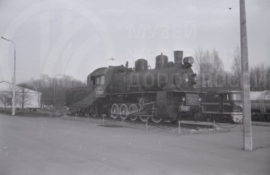 Паровоз-памятник Эм728-23