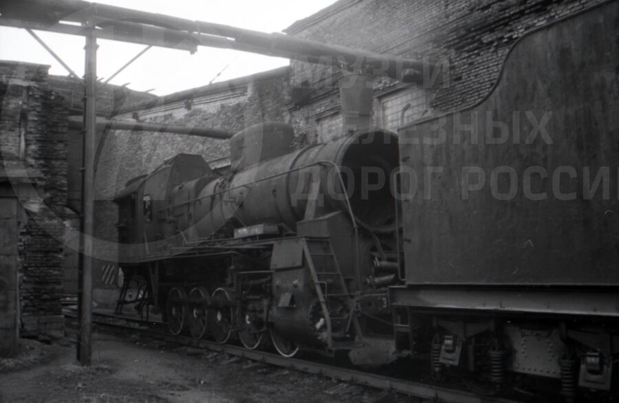 Паровоз Эр764-83