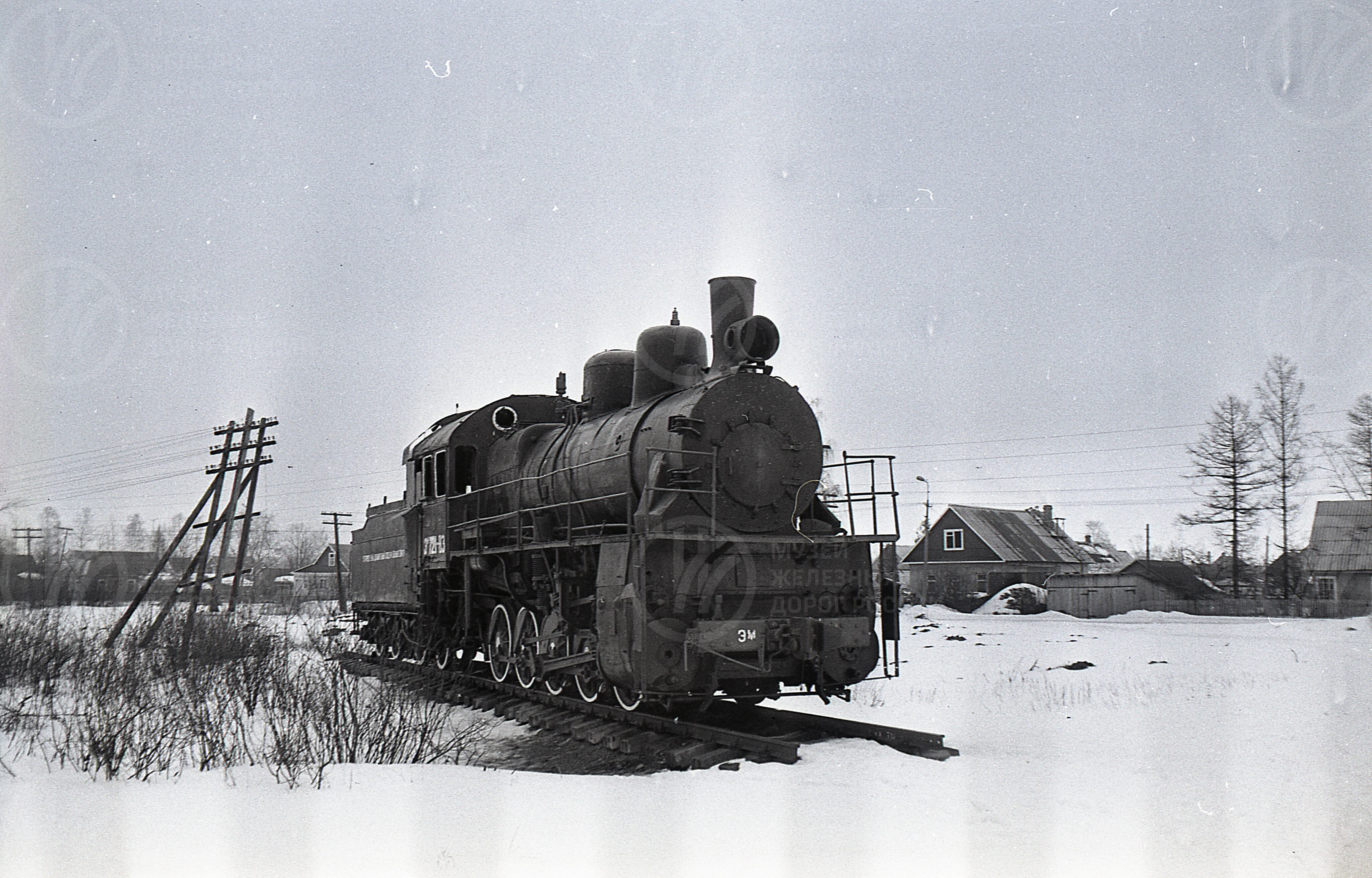 Паровоз-памятник Эм 721-83. Станция Петрокрепость, image 2