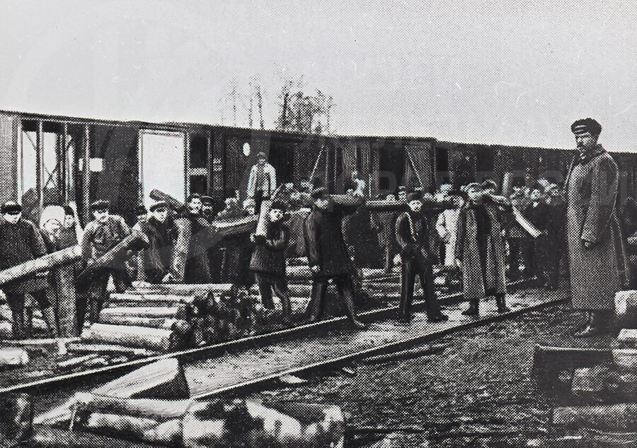 Первый субботник. Станция Тверь. 1919 г.