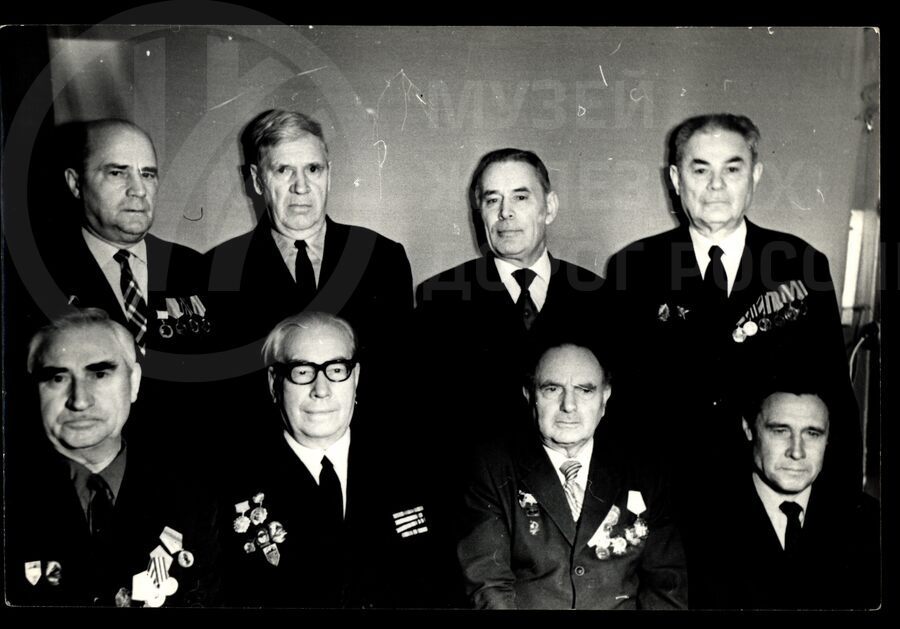 Ветераны – бывшие руководители строительства №75 МПС. 1943 г.