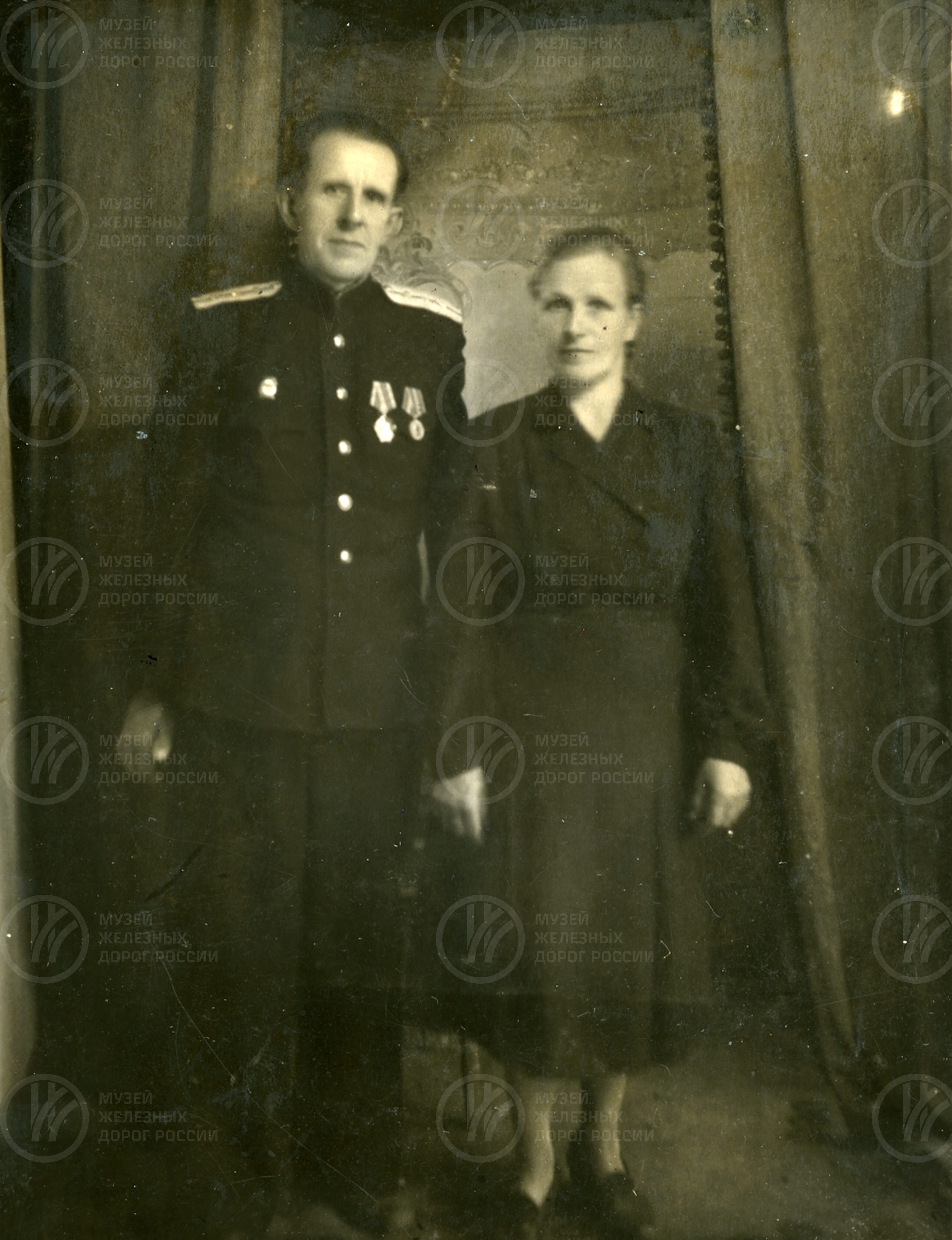И.А.  Александров с женой. 1950–1961 гг., изображение 1