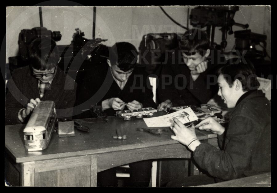 Занятия на станции Юных техников железнодорожных школ. 1960–1972 гг.