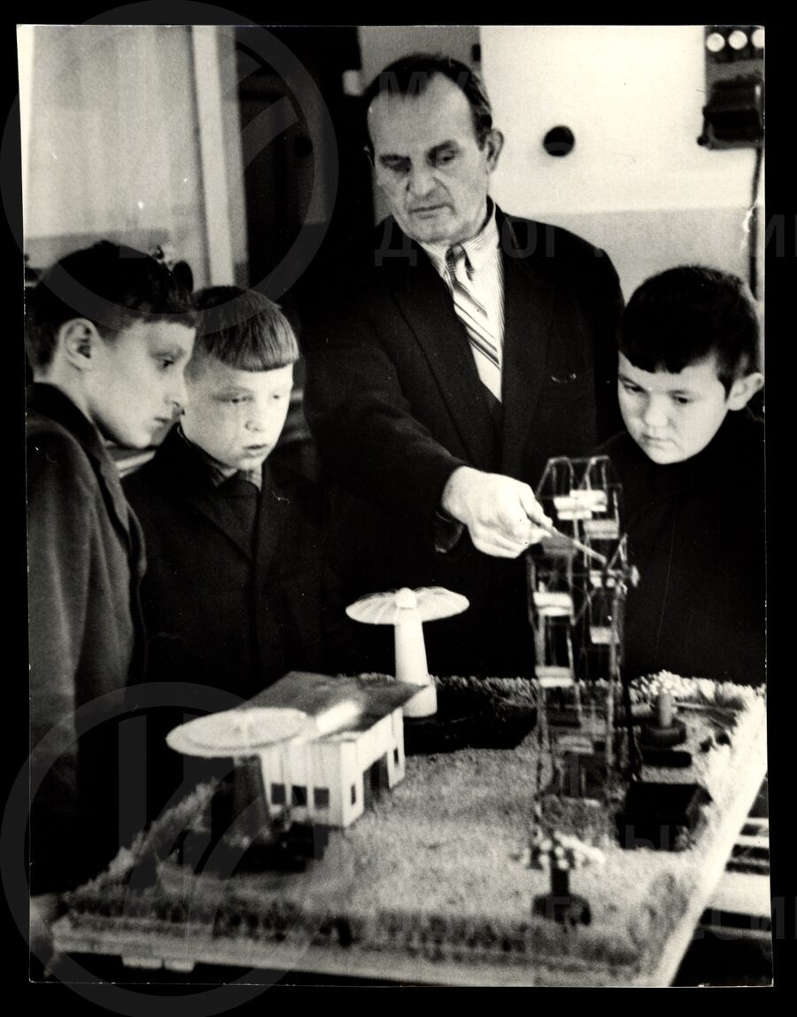 Занятия на станции Юных техников железнодорожных школ. 1960–1972 гг.