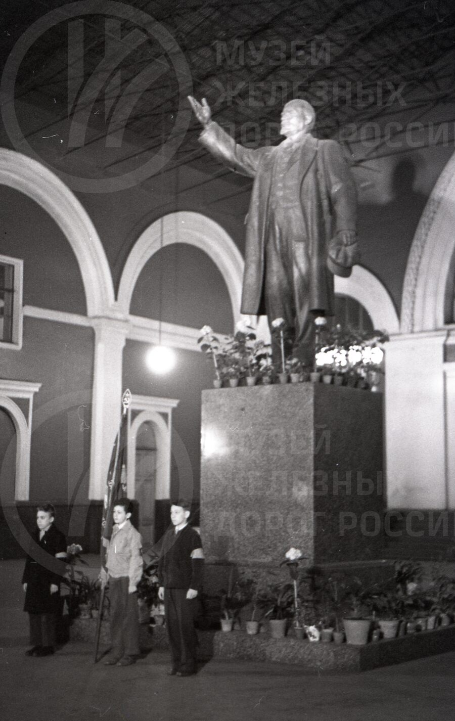 90-летие В.И. Ленина. Караул у памятника