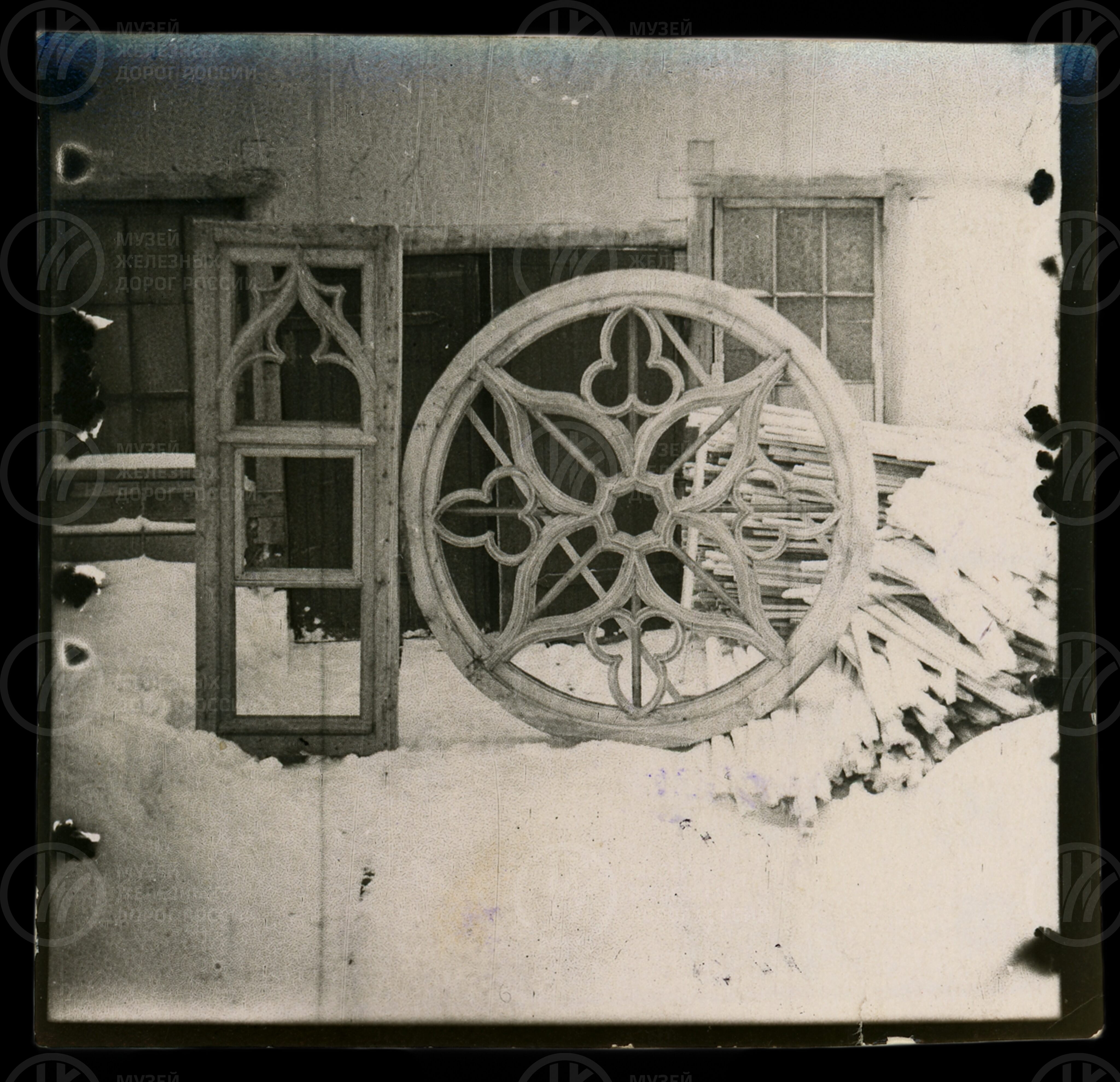 Детали окон вокзала в Петергофе. 1945–1946 гг., image 1