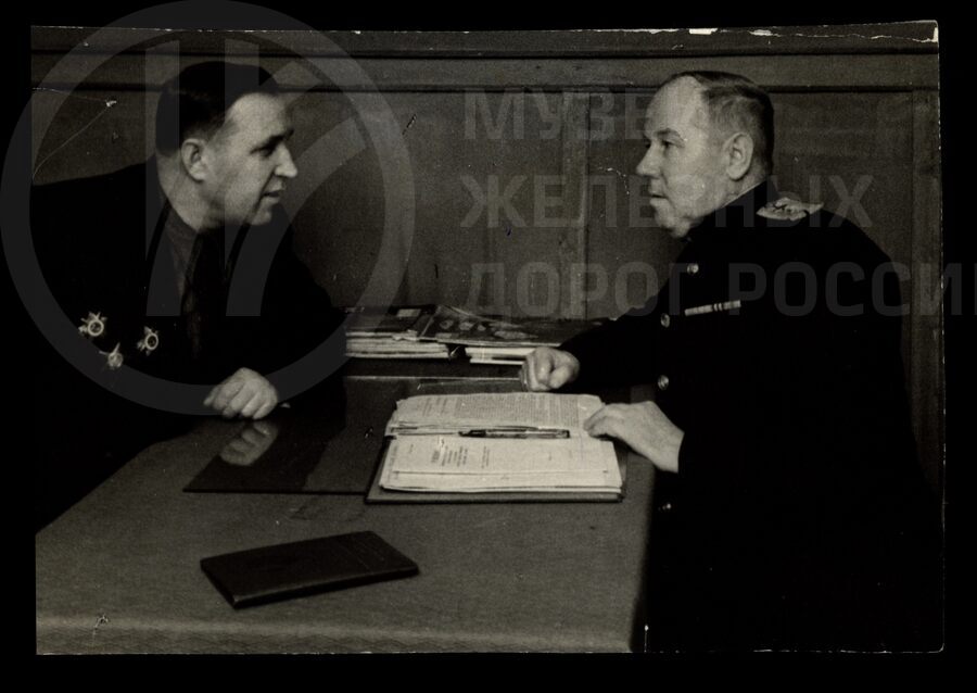 Прием на избирательском участке. 1955 г.
