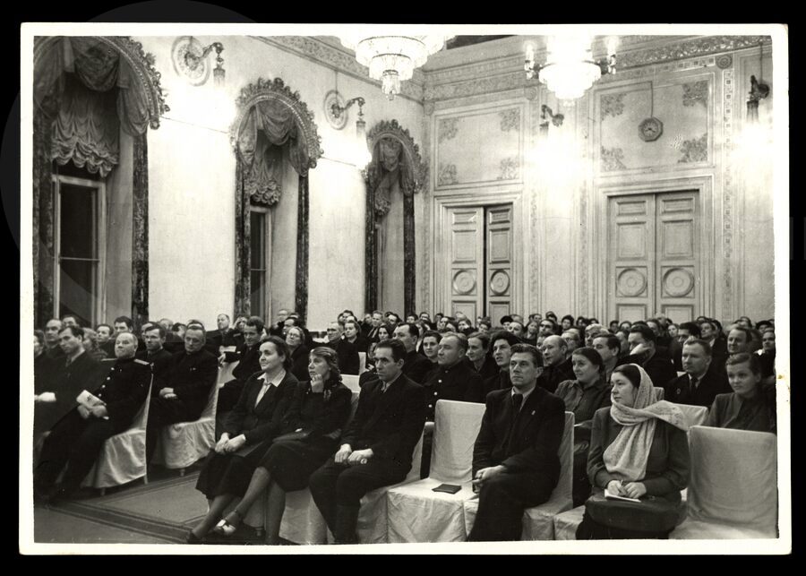 Совещание в белом зале Ленсовета. 1956 г.