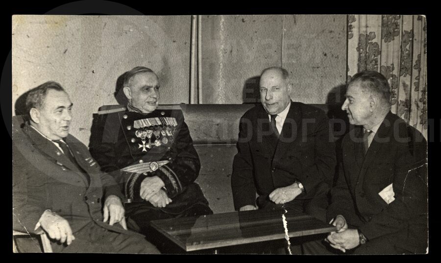 Группа работников Октябрьской железной дороги. 1963 г.