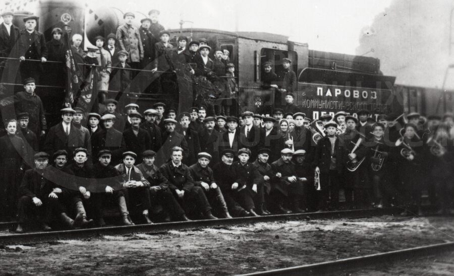 Субботник.  Паровозное депо Бологое. 1924 г.
