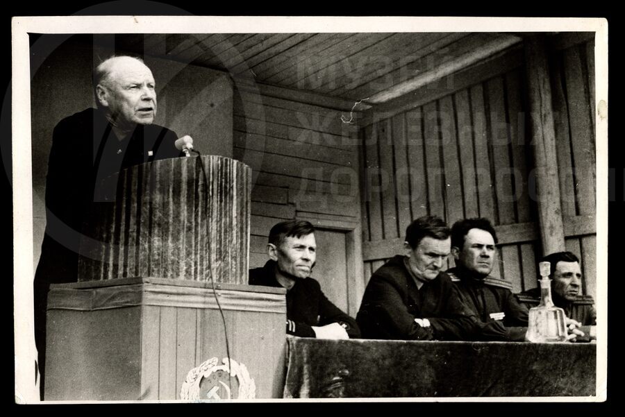 В.М. Виролайнен выступает в поездке по Балтийской линии. 1967 г.