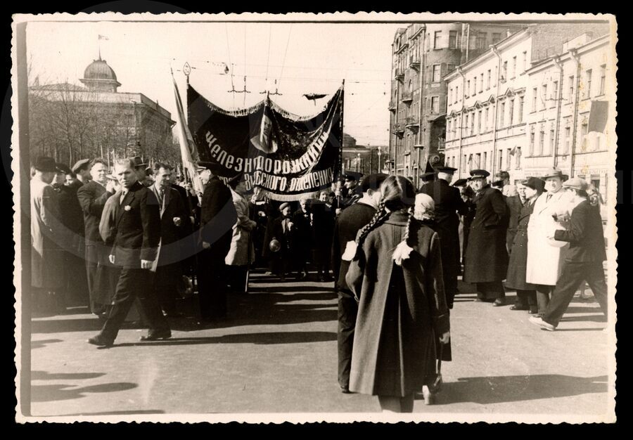 Железнодорожники Витебского отделения на демонстрации. Конец 1950-х годов