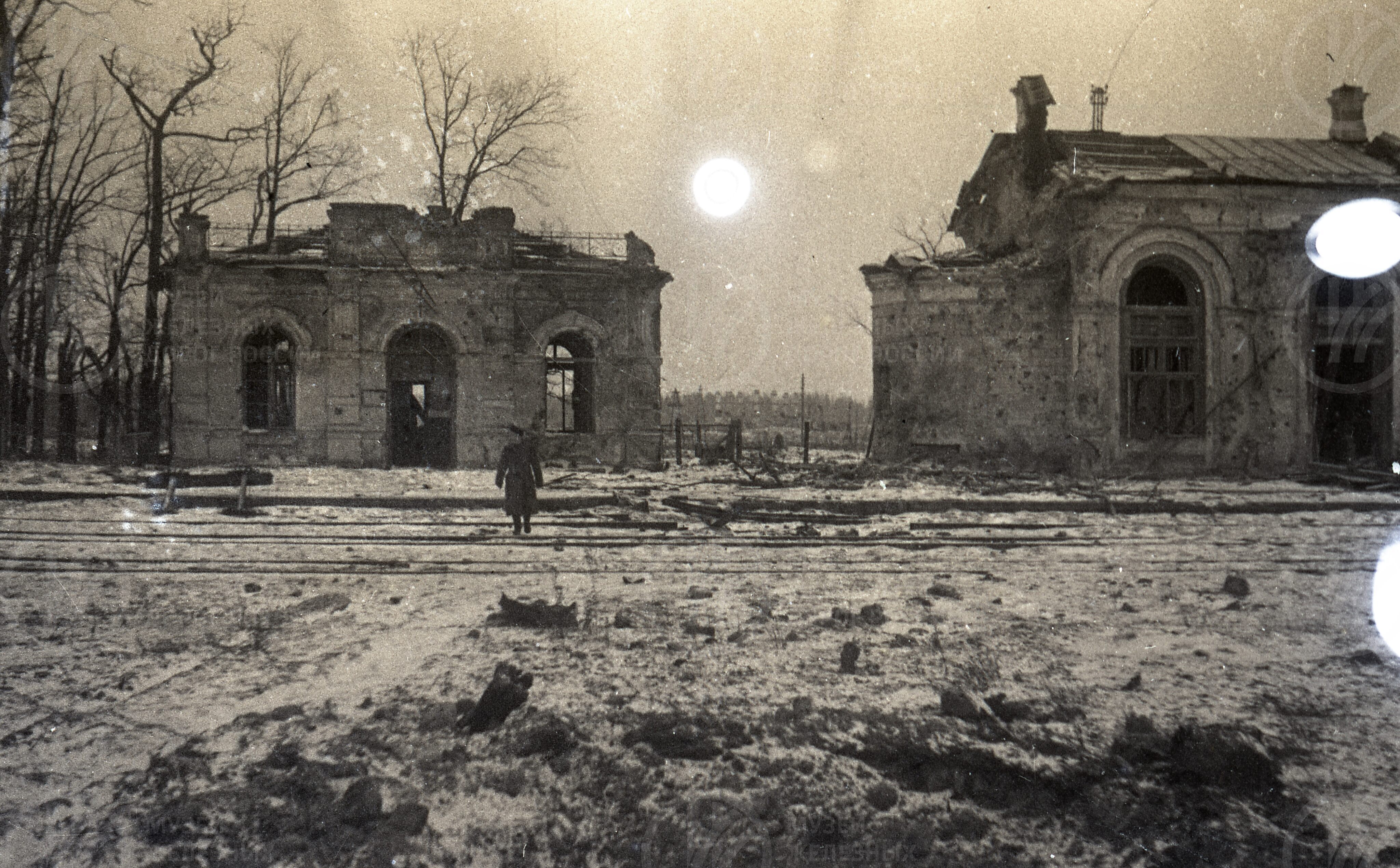 Разрушенный вокзал. Станция Александровская, image 2
