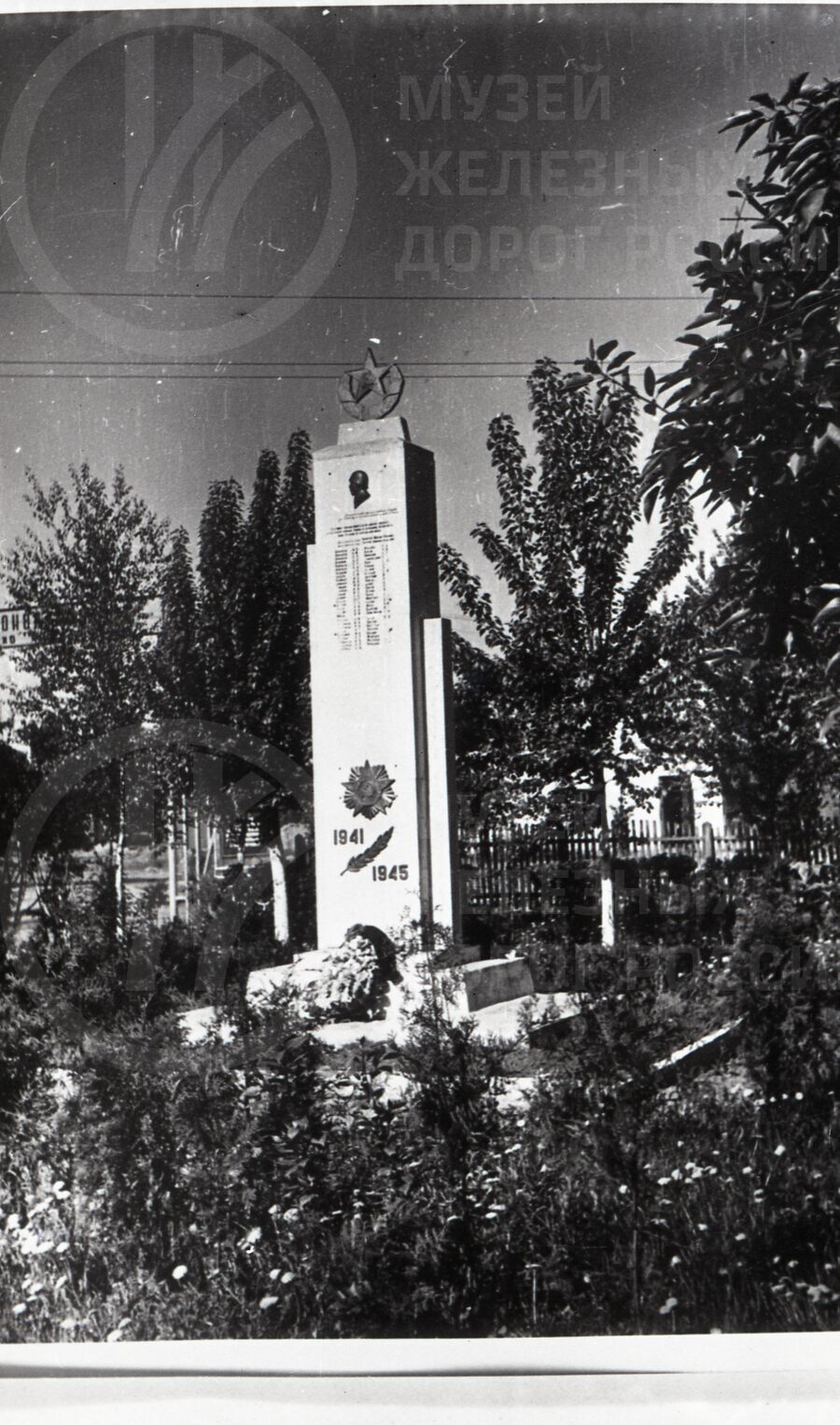 Памятник, погибшим в годы Великой Отечественной войны. Станция Дно