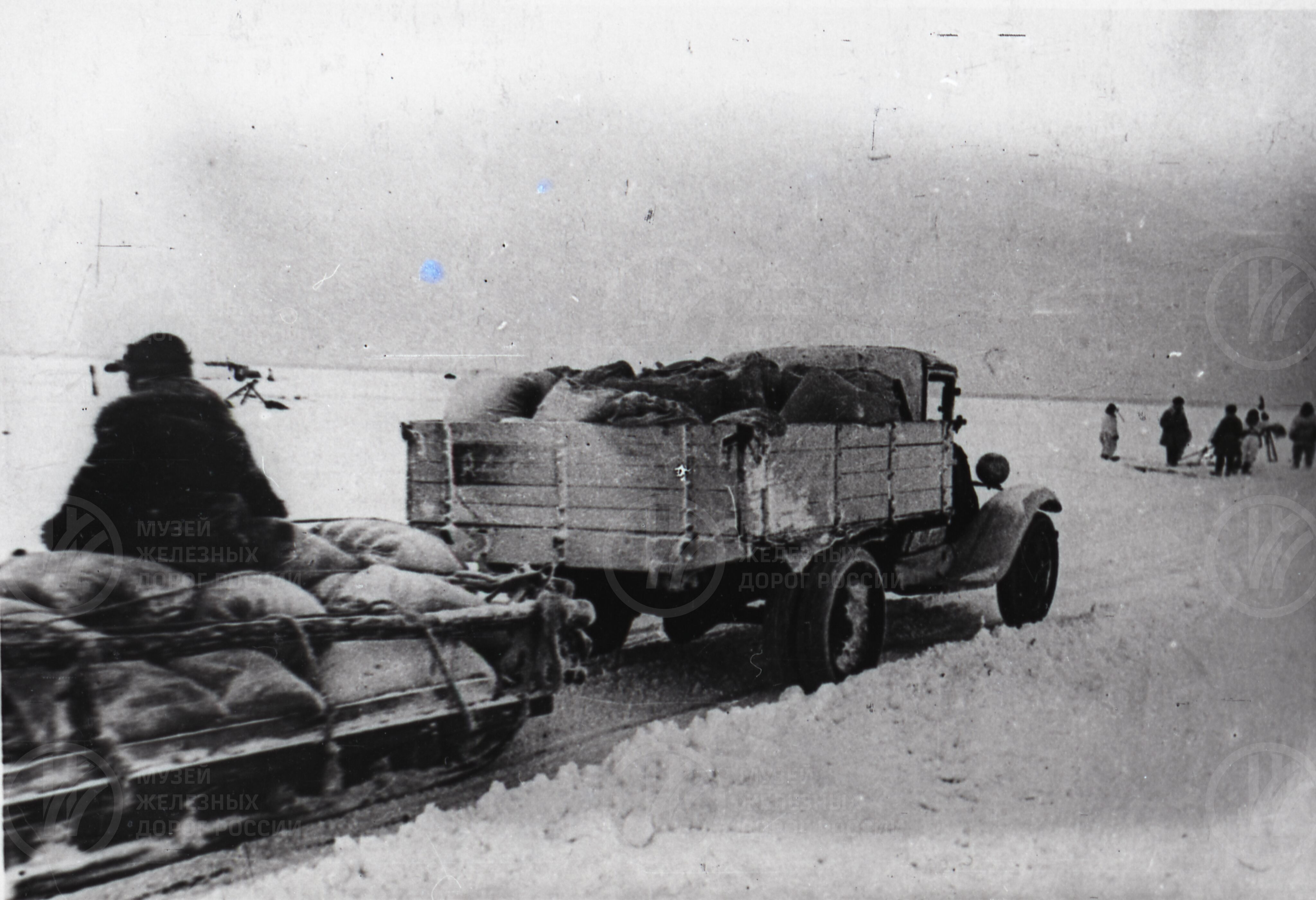 На ледовой трассе. 1942 г., изображение 1