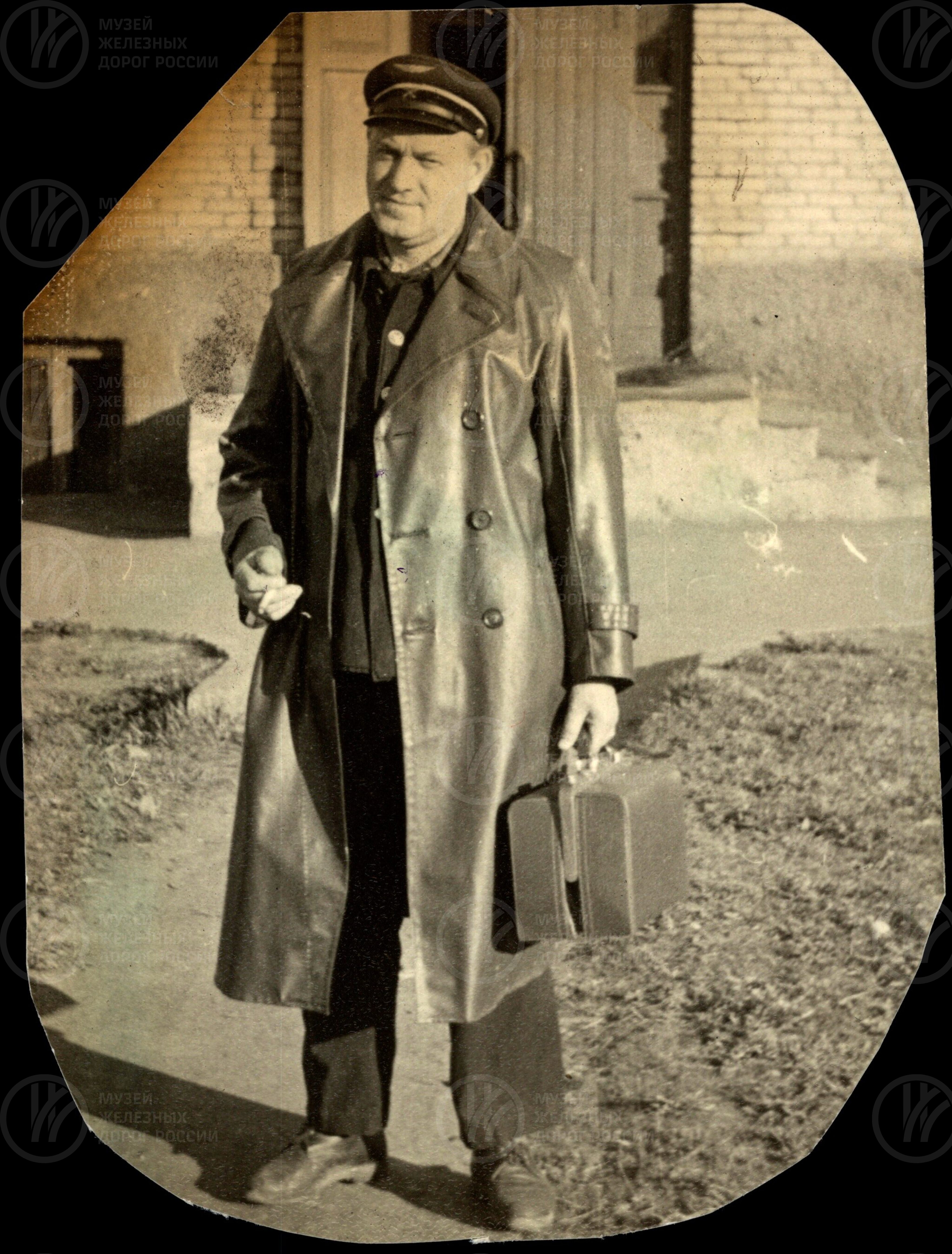 Г.В. Светов у дома. 1960–1970 гг., image 1