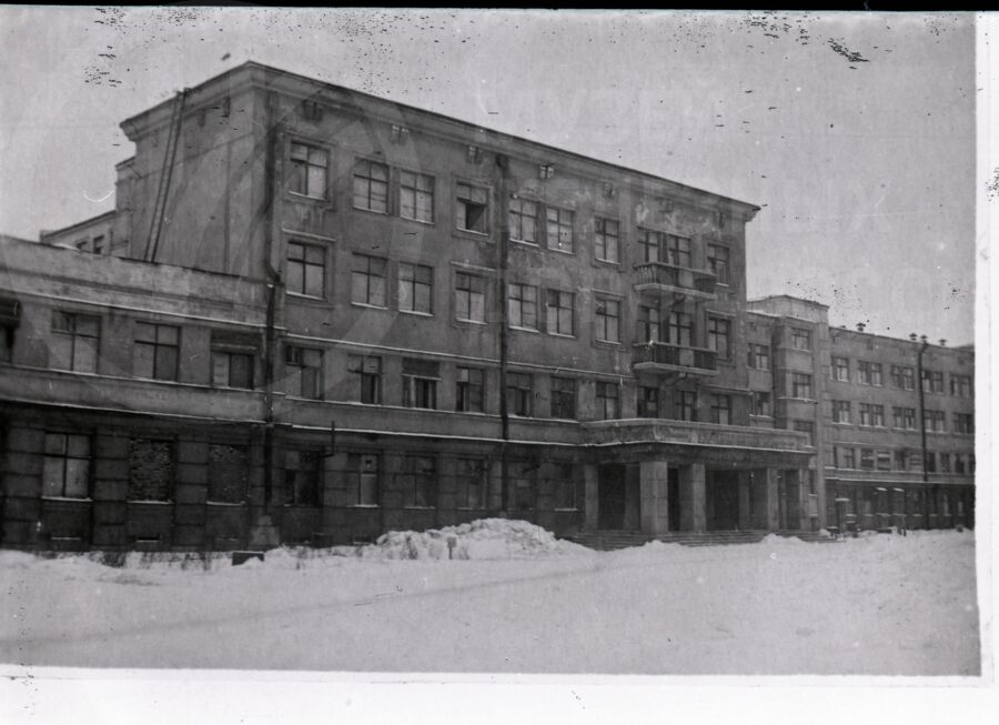 Здание железнодорожной поликлиники в годы Великой Отечественной войны. Улица Боровая 52