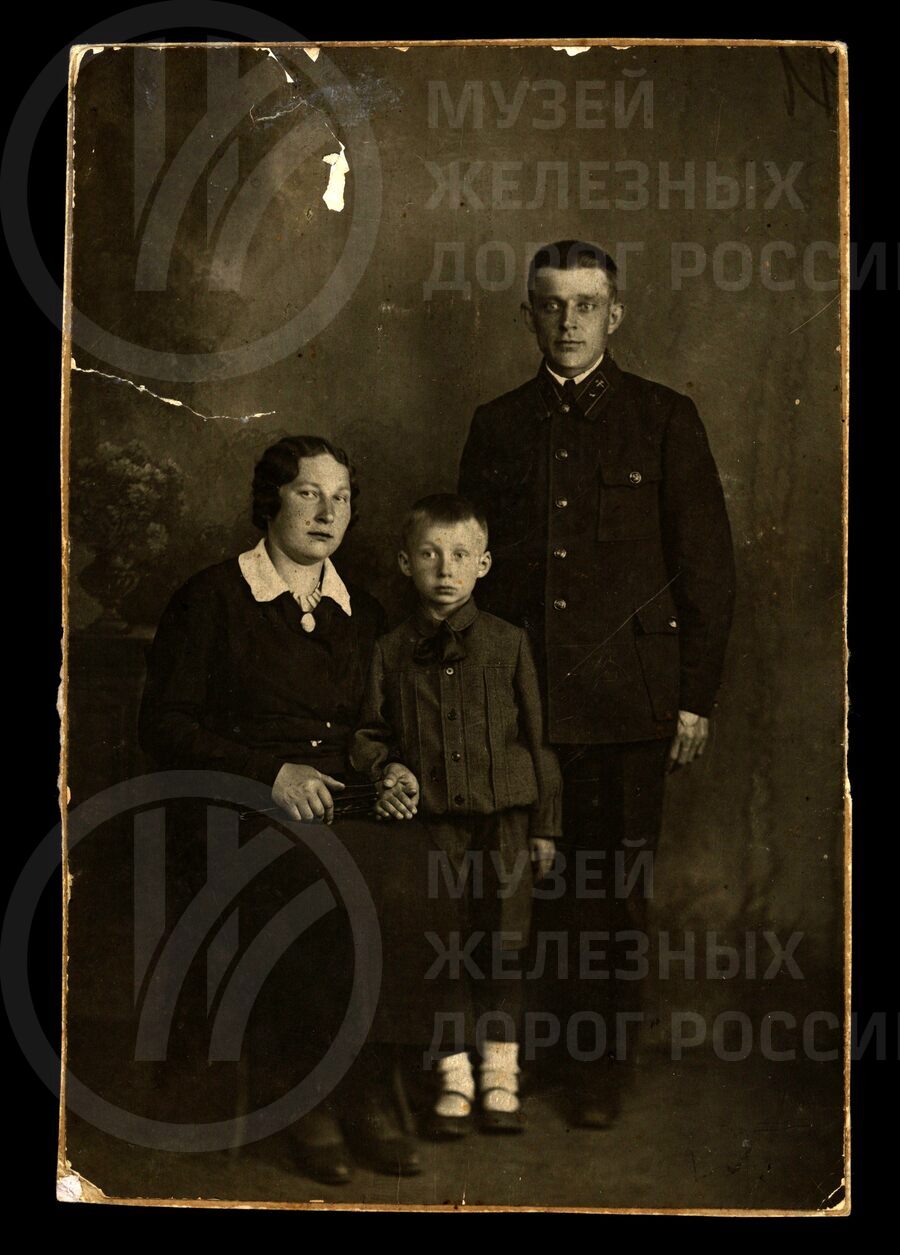 С.Я. Яковлев с женой Варварой Ульяновной и сыном Владимиром. 1939–1940 гг.