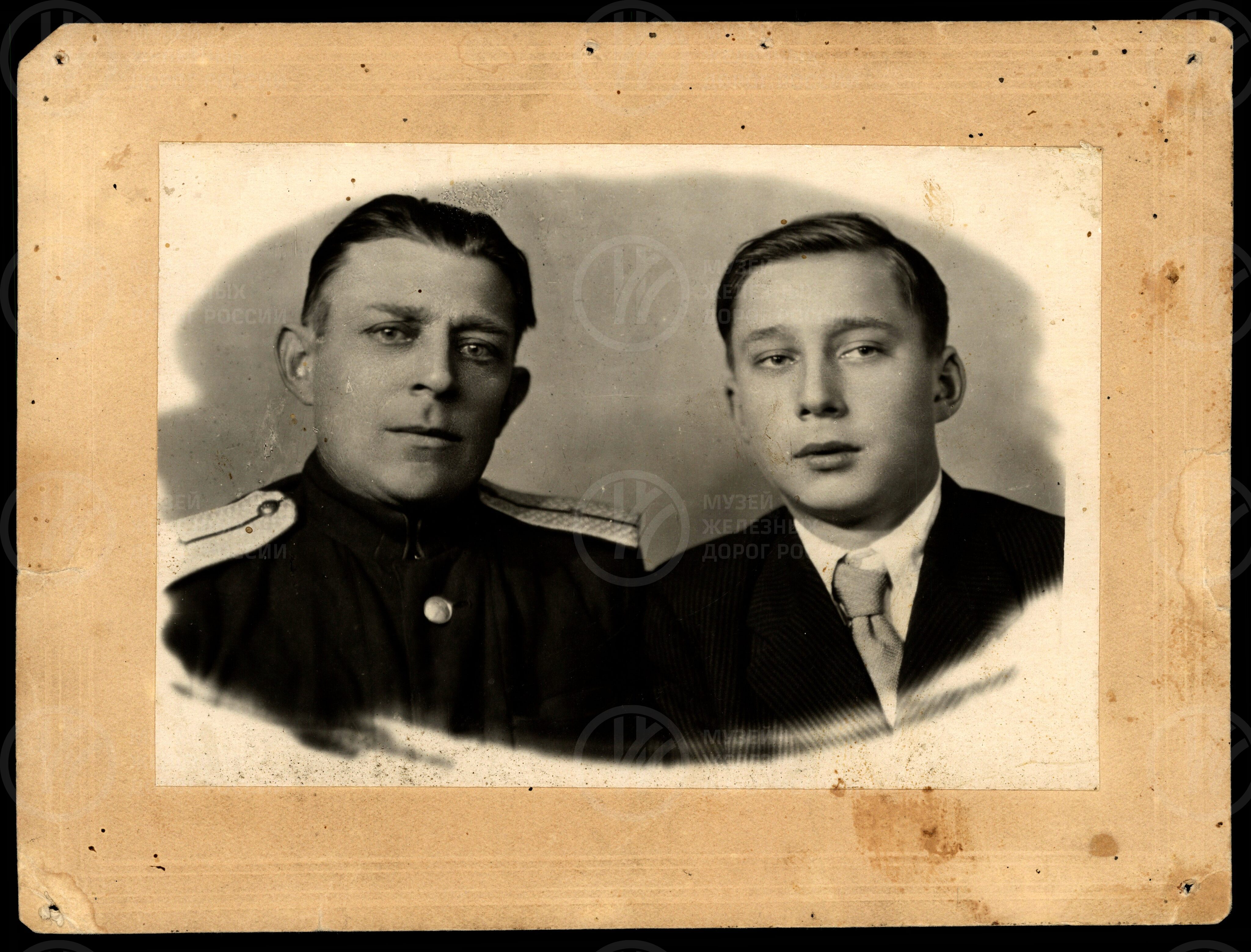 С.Я. Яковлев и его сын Владимир. 1954 г., изображение 1