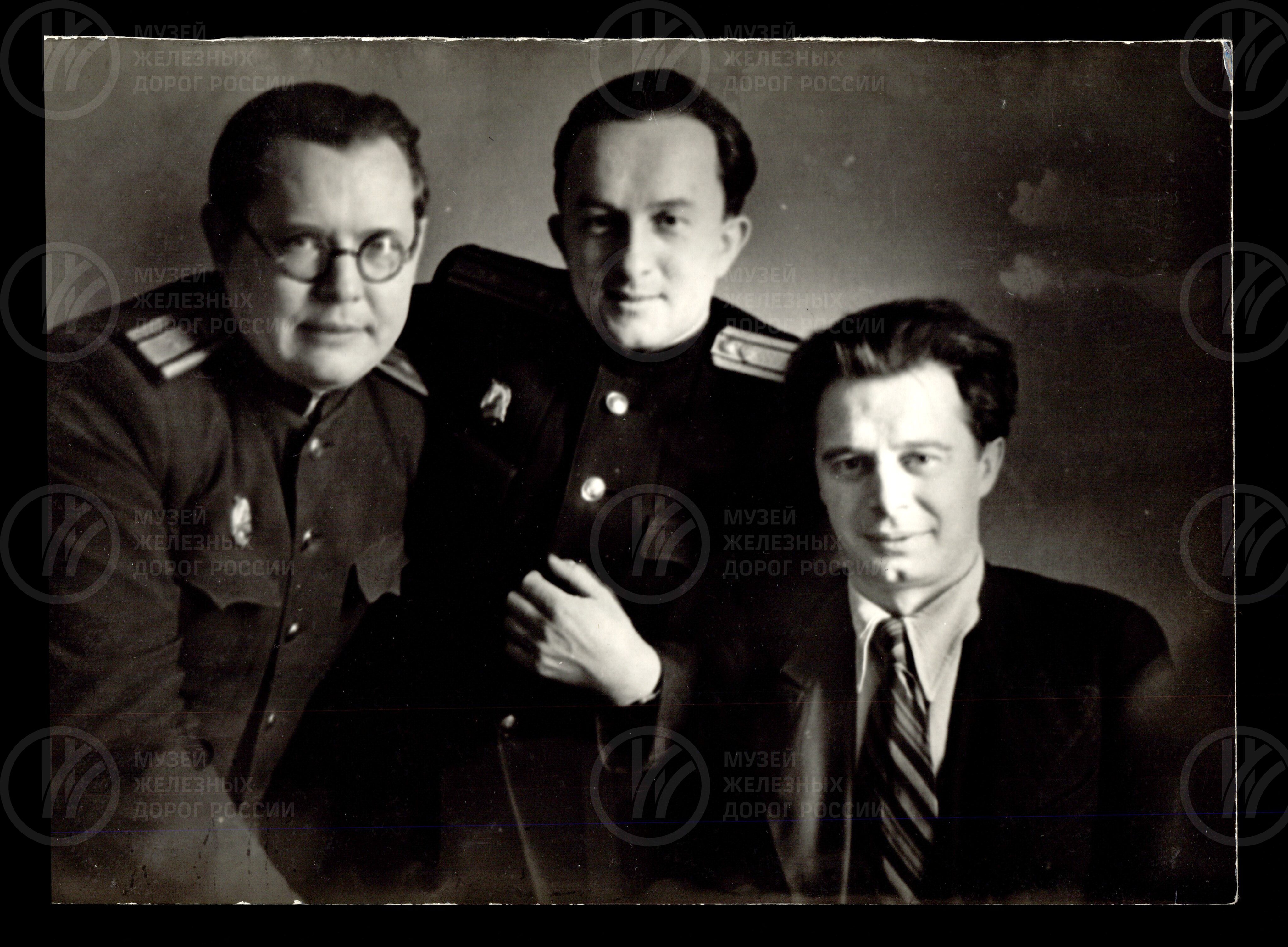 А.И. Августынюк с двумя коллегами. 1953–1960 гг., изображение 1