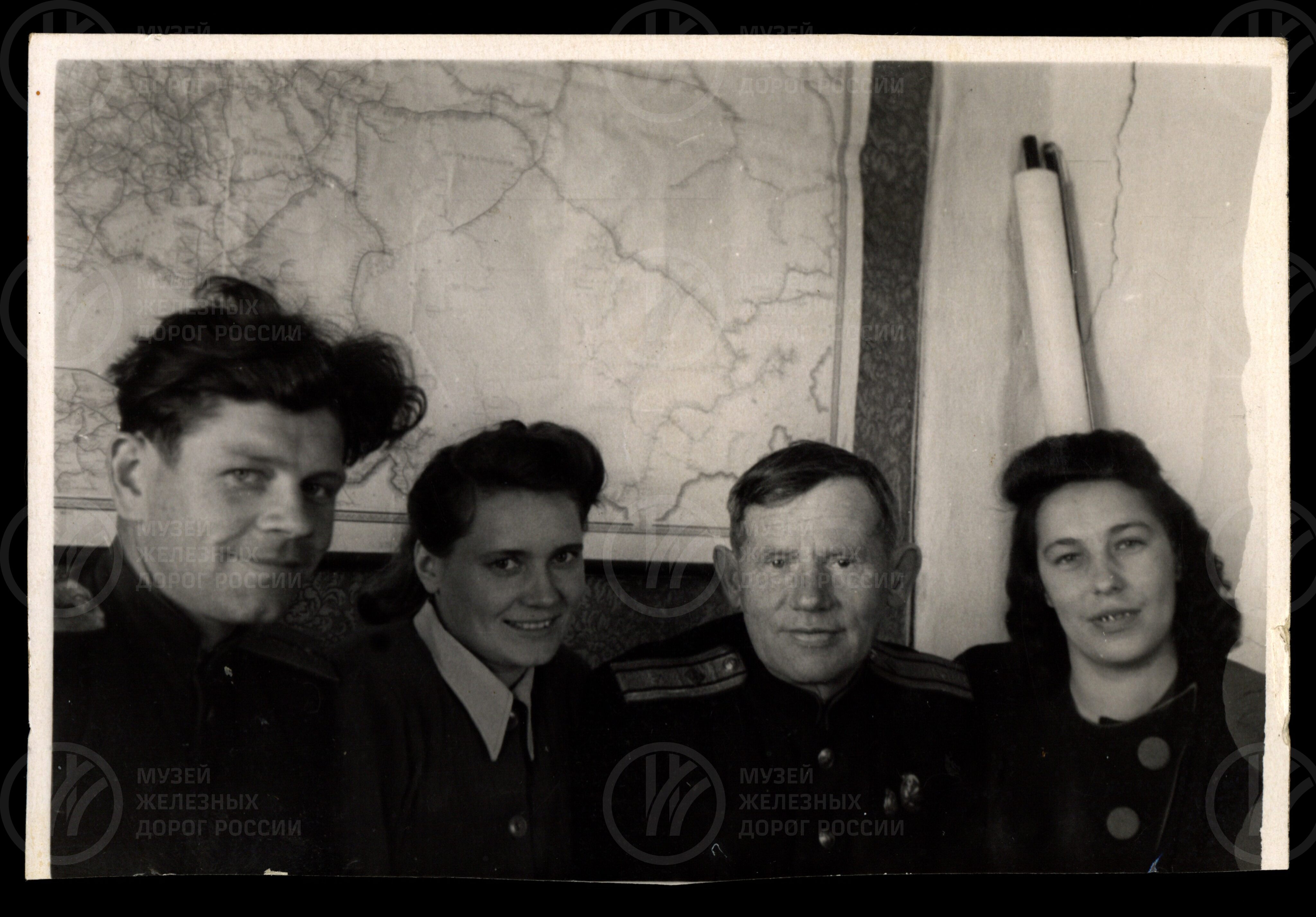 Г.Г. Борисов с сослуживцами в ШИ-24, image 1