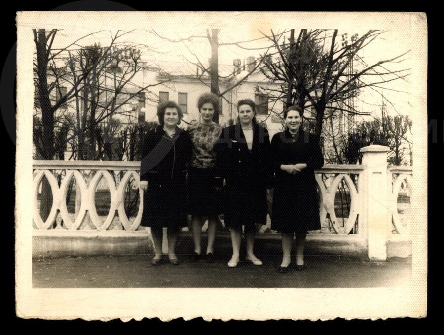 Н.Г. Иванова с подругами.  1970-е годы