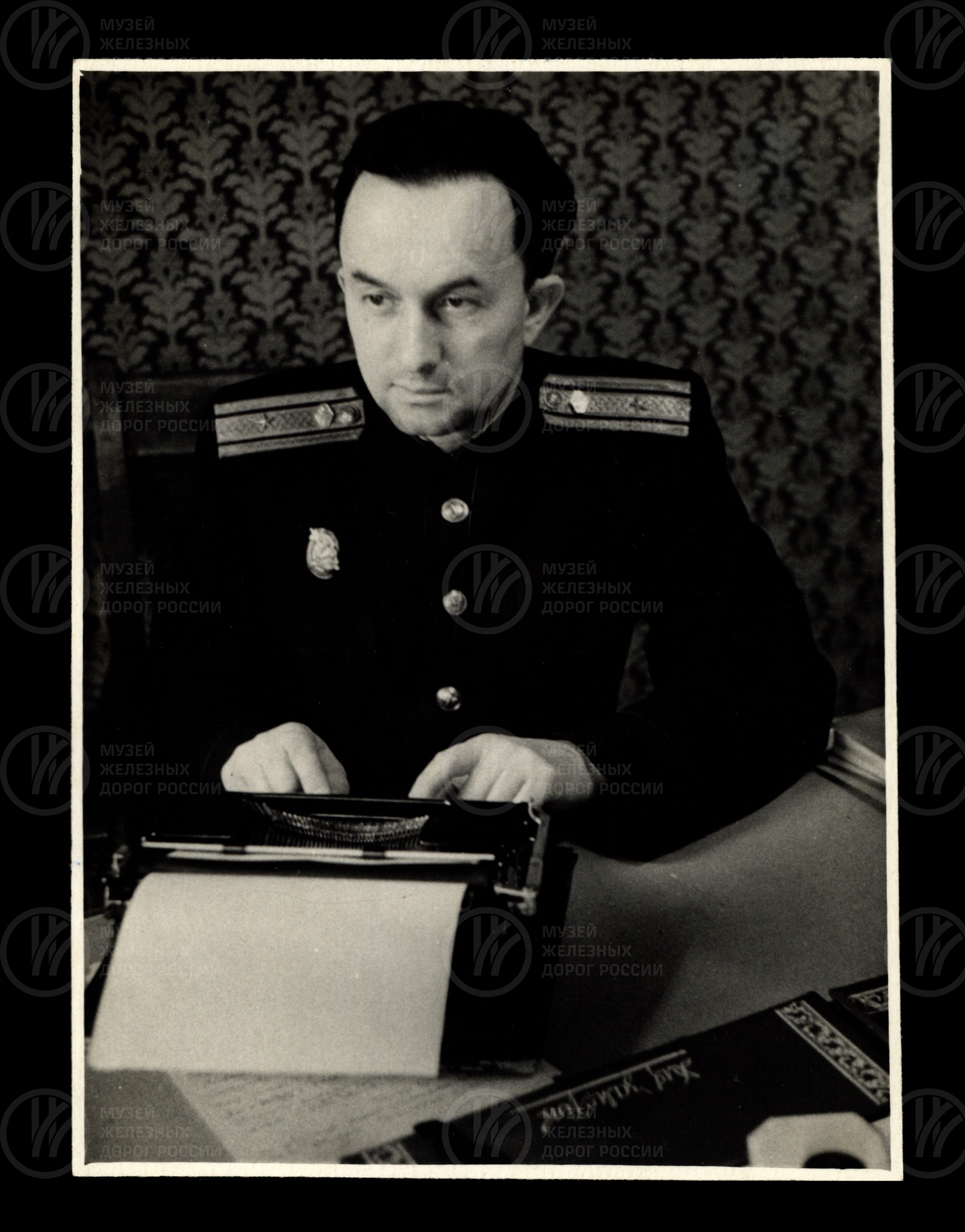 А.И. Августынюк за работой. 1955 г., image 1