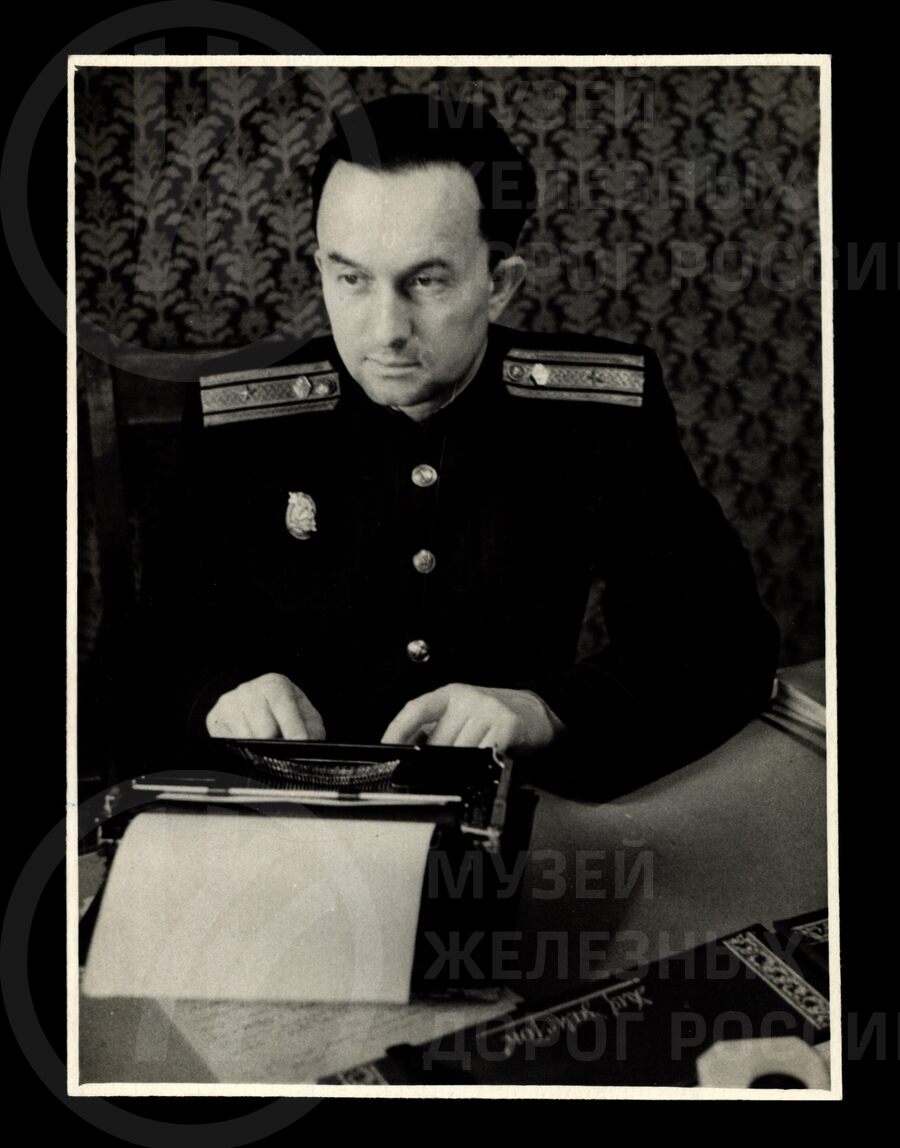 А.И. Августынюк за работой. 1955 г.