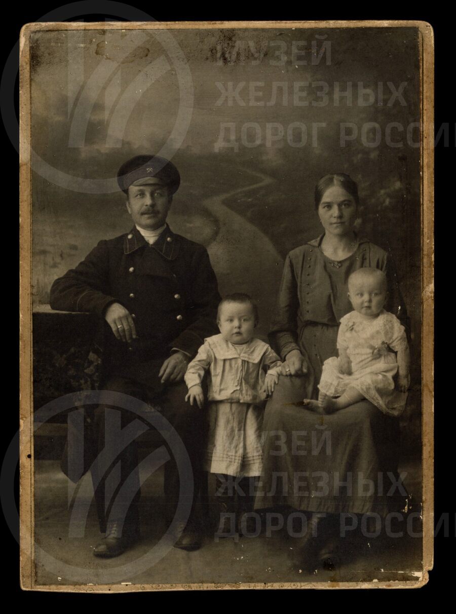Ф.Ф. Федотов с семьей. 1923–1924 гг.