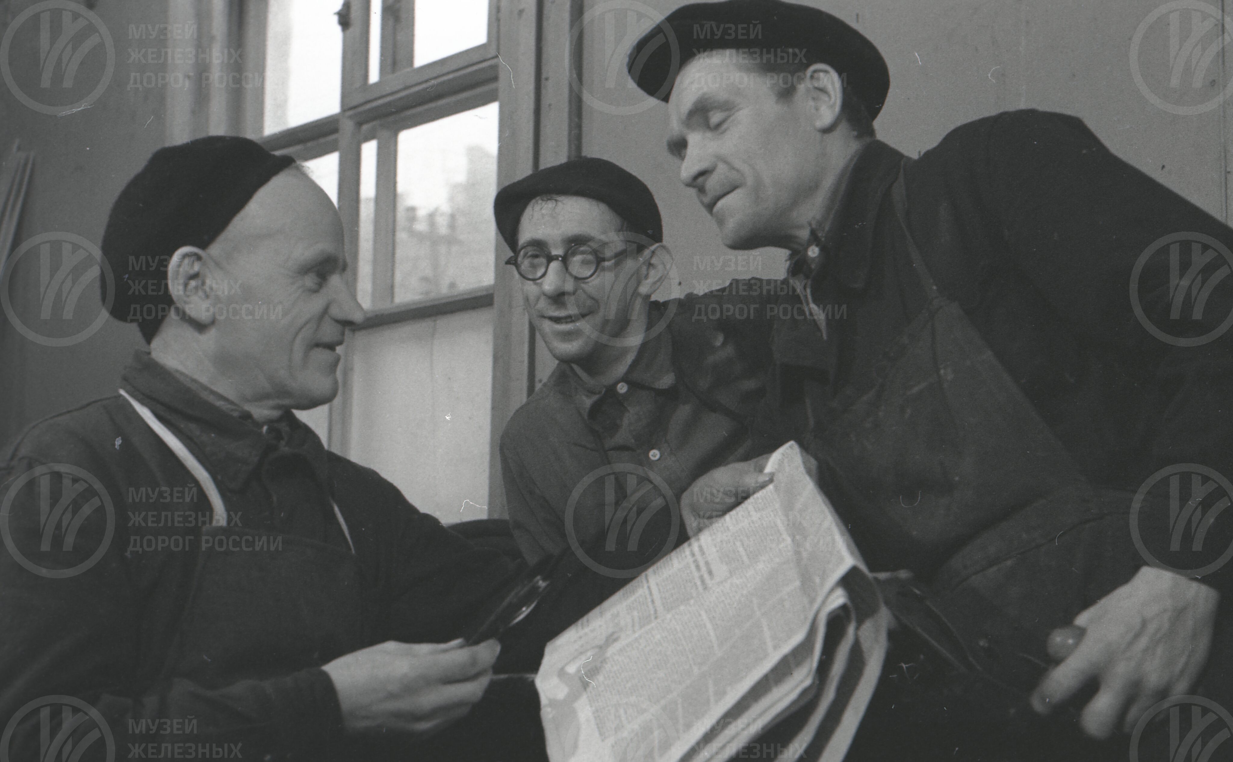 Коммунист-агитатор В.П. Орлов рассказывает о пленуме КПСС. 1962 г., изображение 1