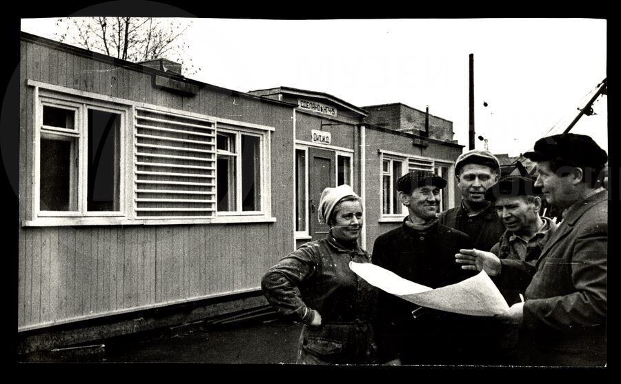 Железнодорожники Ленинград-Финляндской дистанции гражданских сооружений НГЧ-5. Октябрьская железная дорога. 1974 г.