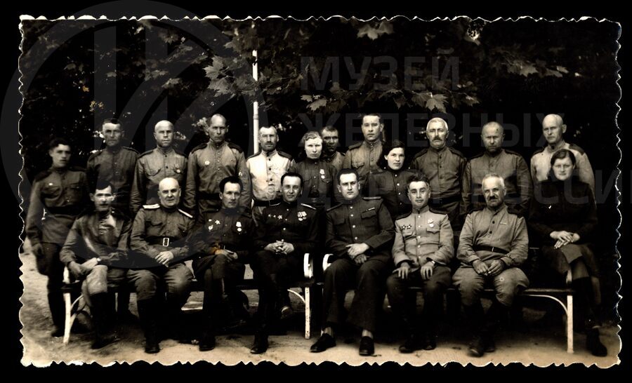 Групповая фотография командования частей. 1945 г.
